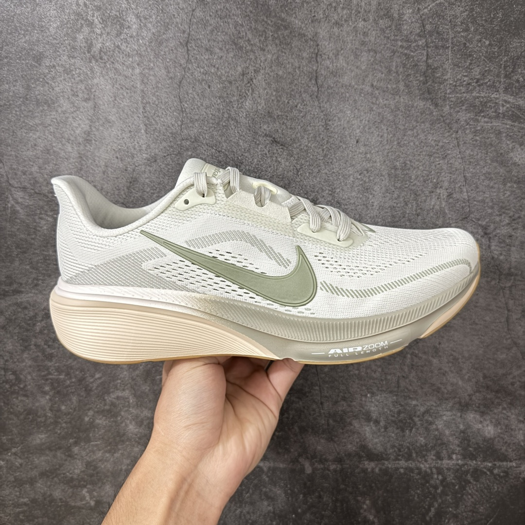 【XE纯原】Nike Air Zoom Pegasus 42 登月42代超级飞马系列马拉松跑步鞋 平台专供 充正品质 之前未流通市场版本 内里嵌入定型海绵 中底搭载前Zoom+全掌React配置 全部原鞋开发打造 所有细节全部同步原版 全新一代拥有 Zoom Air 一如既往的稳定感和流畅感 鞋面采用工程网眼设计 为特定高热区域营造出色透气性 进一步增加鞋面的穿孔数量 让足部能够快速散热 中足搭配 Flywire 飞线 在高速运动时营造舒适稳定的贴合感 内置Zoon气垫加持 动力十足！ 货号：IB1873-020 尺码：39-48.5-选品中心