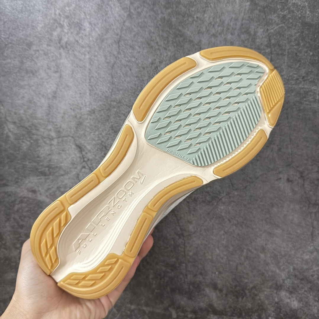 图片[9]-【XE纯原】Nike Air Zoom Pegasus 42 登月42代超级飞马系列马拉松跑步鞋 平台专供 充正品质 之前未流通市场版本 内里嵌入定型海绵 中底搭载前Zoom+全掌React配置 全部原鞋开发打造 所有细节全部同步原版 全新一代拥有 Zoom Air 一如既往的稳定感和流畅感 鞋面采用工程网眼设计 为特定高热区域营造出色透气性 进一步增加鞋面的穿孔数量 让足部能够快速散热 中足搭配 Flywire 飞线 在高速运动时营造舒适稳定的贴合感 内置Zoon气垫加持 动力十足！ 货号：IB1873-020 尺码：39-48.5-选品中心