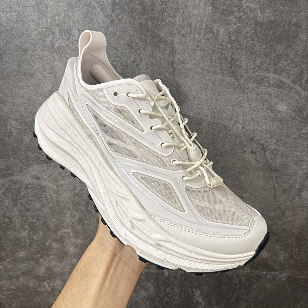 图片[3]-【纯原H版】HOKA ONE ONE Stinson 7 ATR 斯廷森7代系列低帮全地形厚底轻量运动越野跑鞋 HOKA ONE ONE总是以独特的方式 Stinson ATR 主打整个HOKA系列中最出色最厚中底设计 堪称名副其实的“减震王” 这一款多功能全地形跑鞋采用以废旧塑料制成的尤尼菲 Reprieve再生面料 比其前代产品的重量更轻、稳定性更高 与鞋带一体化设计的全新孔眼可提供独立的支撑 精心打磨的后跟鞋口圈可带来松软契合的舒适脚感 而紧密分布的凸耳则可以确保绝佳的稳定性 尺码：36 36.5 37.5 38 38.5 39 40 40.5 41 42 42.5 43 44 44.5 45-选品中心