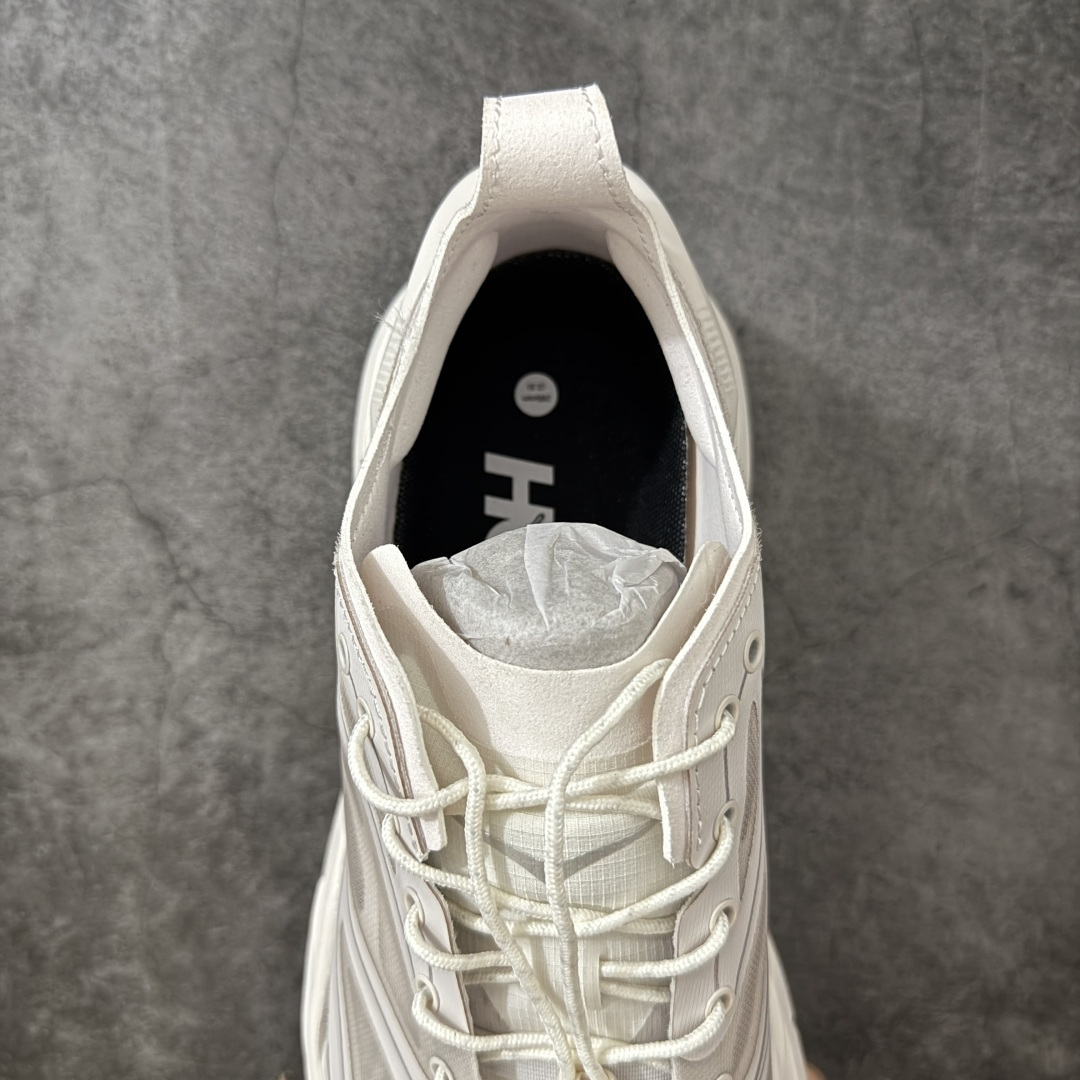 图片[8]-【纯原H版】HOKA ONE ONE Stinson 7 ATR 斯廷森7代系列低帮全地形厚底轻量运动越野跑鞋 HOKA ONE ONE总是以独特的方式 Stinson ATR 主打整个HOKA系列中最出色最厚中底设计 堪称名副其实的“减震王” 这一款多功能全地形跑鞋采用以废旧塑料制成的尤尼菲 Reprieve再生面料 比其前代产品的重量更轻、稳定性更高 与鞋带一体化设计的全新孔眼可提供独立的支撑 精心打磨的后跟鞋口圈可带来松软契合的舒适脚感 而紧密分布的凸耳则可以确保绝佳的稳定性 尺码：36 36.5 37.5 38 38.5 39 40 40.5 41 42 42.5 43 44 44.5 45-选品中心