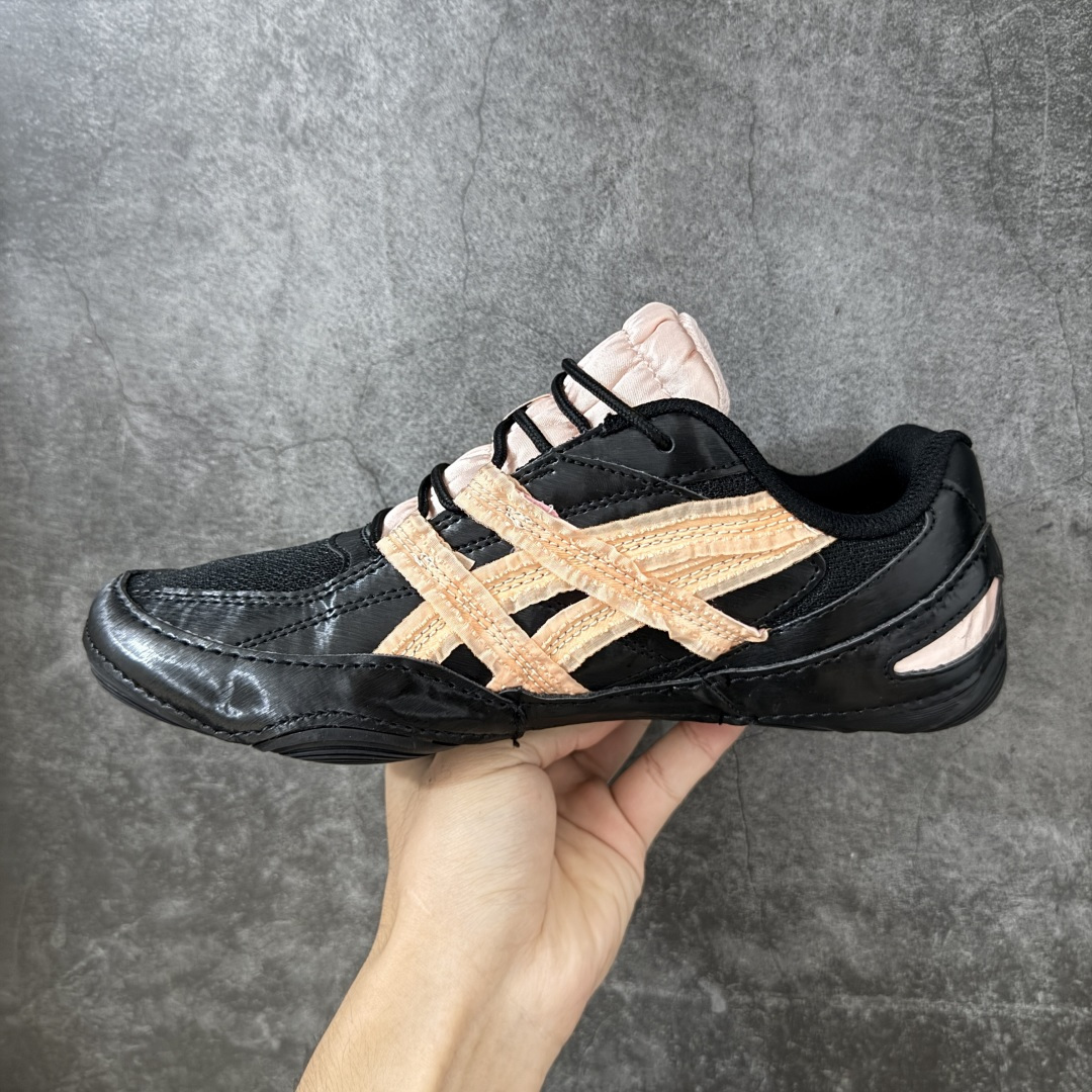 图片[2]-【升级版】Asics Hypersync 亚瑟士 薄底德训 时尚经典透气包裹性轻便 低帮休闲板鞋 以复古之名 解锁街头新表达 低帮薄底 颜值与脚感并存 交叉绑带 未来感流线型设计 运动美学的重新解构 大底提供良好的缓冲性能 货号：1203B146-100 尺码：36-40带半码-选品中心
