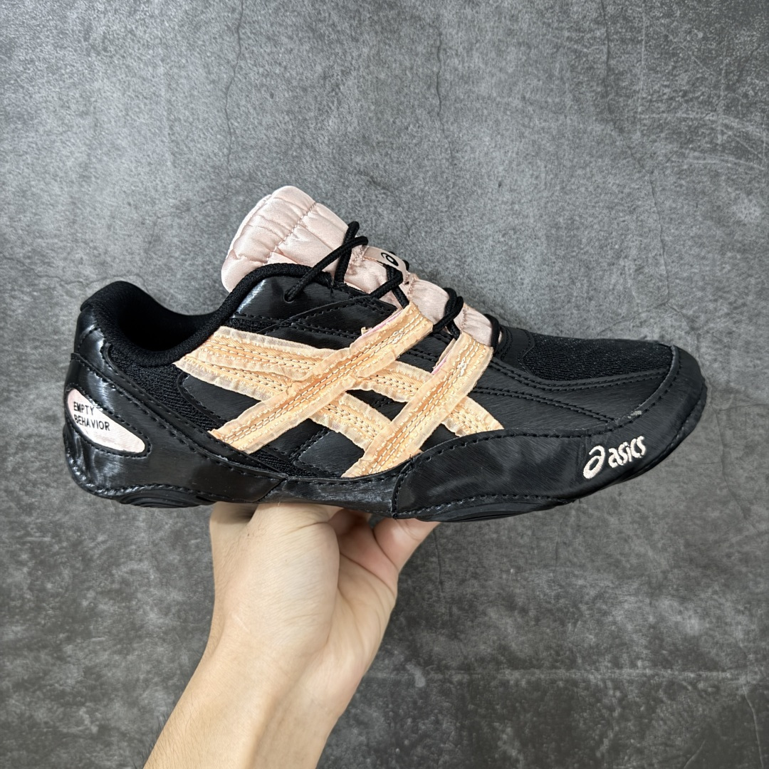 【升级版】Asics Hypersync 亚瑟士 薄底德训 时尚经典透气包裹性轻便 低帮休闲板鞋 以复古之名 解锁街头新表达 低帮薄底 颜值与脚感并存 交叉绑带 未来感流线型设计 运动美学的重新解构 大底提供良好的缓冲性能 货号：1203B146-100 尺码：36-40带半码-选品中心