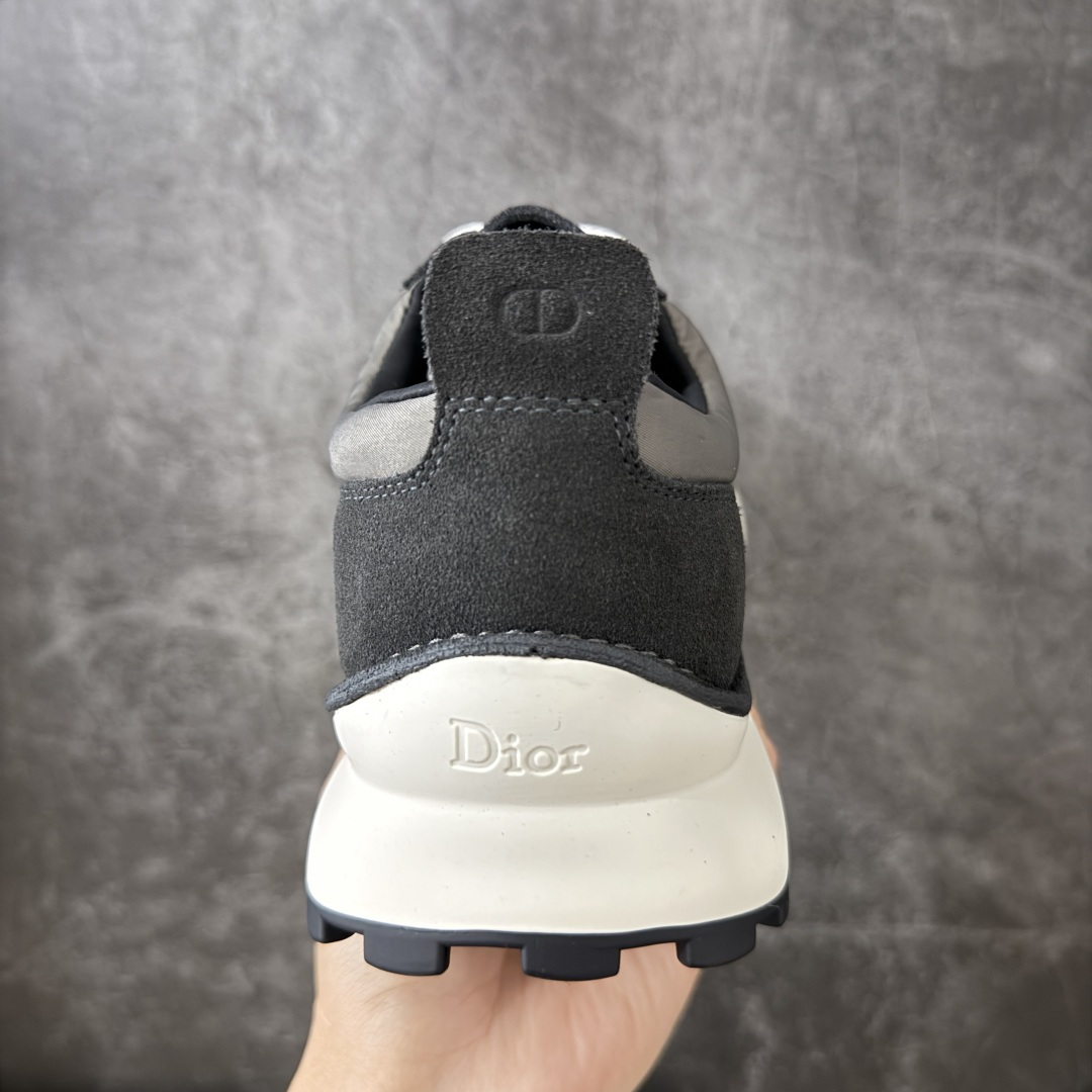 图片[4]-【佛山超A版】Dior 迪奥 Squash 系列低帮厚底休闲运动鞋 代购同渠道品质 高端零售 外贸充正专供 原版购入开发 ZP级全套包装 完美楦型 正确卡色 质感媲美原版 细节与原版一致 请注意区分市面通货材 这款乔纳森·安德森 (Jonathan Anderson) 精心设计的 Dior Squash 运动鞋采用鞋面外翻式缝合结构，展现鲜明的现代风范，既舒适又时尚，彰显 Dior 工坊精湛的鞋履制作工艺。柔软和透气的绒面牛皮革搭配经久耐用的尼龙和轻盈鞋底，舒适百搭的设计可为各式造型提升格调 配送精美包装 ▪️面料： 原版定制进口头层牛皮 ▪️内里：定制进口羊皮网里 ▪️鞋底：原版开模防滑橡胶材质 ▪️底厚：4CM ▪️尺码： 男款39-46-选品中心