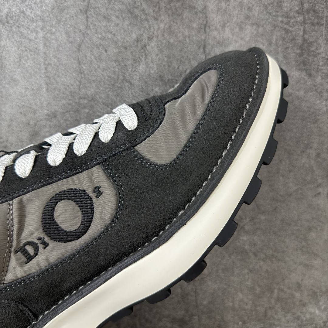 图片[6]-【佛山超A版】Dior 迪奥 Squash 系列低帮厚底休闲运动鞋 代购同渠道品质 高端零售 外贸充正专供 原版购入开发 ZP级全套包装 完美楦型 正确卡色 质感媲美原版 细节与原版一致 请注意区分市面通货材 这款乔纳森·安德森 (Jonathan Anderson) 精心设计的 Dior Squash 运动鞋采用鞋面外翻式缝合结构，展现鲜明的现代风范，既舒适又时尚，彰显 Dior 工坊精湛的鞋履制作工艺。柔软和透气的绒面牛皮革搭配经久耐用的尼龙和轻盈鞋底，舒适百搭的设计可为各式造型提升格调 配送精美包装 ▪️面料： 原版定制进口头层牛皮 ▪️内里：定制进口羊皮网里 ▪️鞋底：原版开模防滑橡胶材质 ▪️底厚：4CM ▪️尺码： 男款39-46-选品中心
