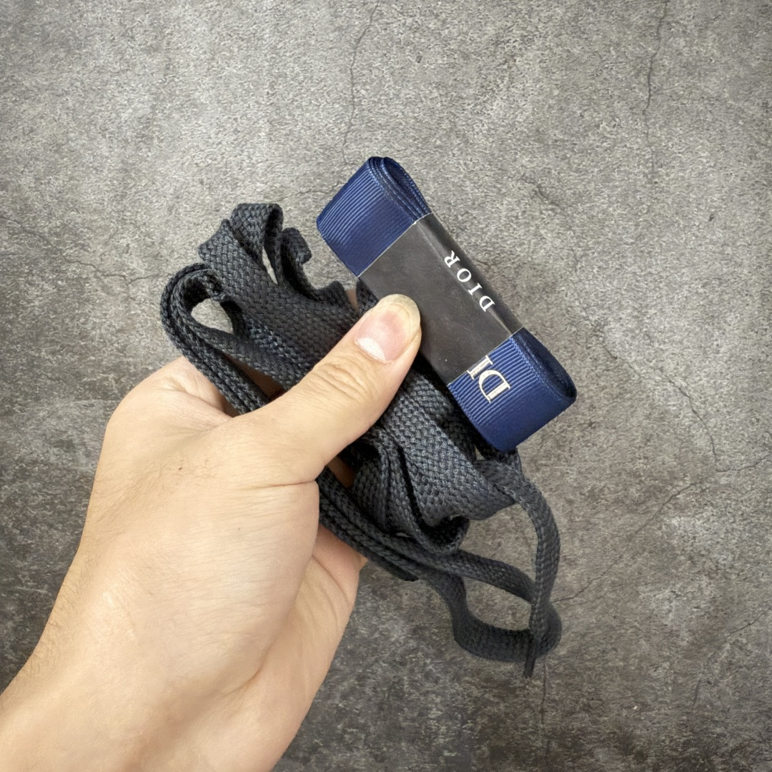 图片[8]-【佛山超A版】Dior 迪奥 Squash 系列低帮厚底休闲运动鞋 代购同渠道品质 高端零售 外贸充正专供 原版购入开发 ZP级全套包装 完美楦型 正确卡色 质感媲美原版 细节与原版一致 请注意区分市面通货材 这款乔纳森·安德森 (Jonathan Anderson) 精心设计的 Dior Squash 运动鞋采用鞋面外翻式缝合结构，展现鲜明的现代风范，既舒适又时尚，彰显 Dior 工坊精湛的鞋履制作工艺。柔软和透气的绒面牛皮革搭配经久耐用的尼龙和轻盈鞋底，舒适百搭的设计可为各式造型提升格调 配送精美包装 ▪️面料： 原版定制进口头层牛皮 ▪️内里：定制进口羊皮网里 ▪️鞋底：原版开模防滑橡胶材质 ▪️底厚：4CM ▪️尺码： 男款39-46-选品中心