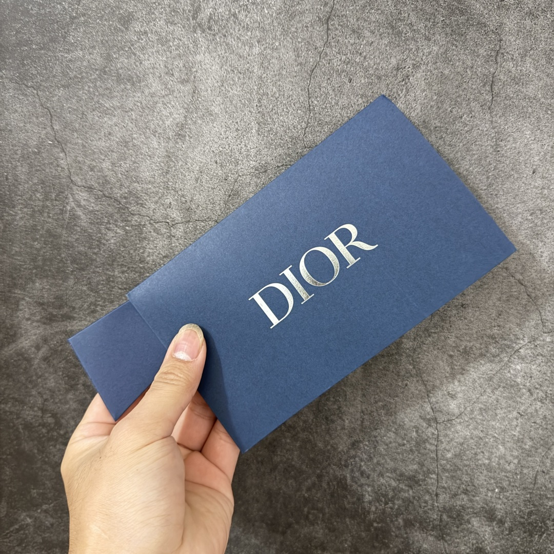 图片[10]-【佛山超A版】Dior 迪奥 Squash 系列低帮厚底休闲运动鞋 代购同渠道品质 高端零售 外贸充正专供 原版购入开发 ZP级全套包装 完美楦型 正确卡色 质感媲美原版 细节与原版一致 请注意区分市面通货材 这款乔纳森·安德森 (Jonathan Anderson) 精心设计的 Dior Squash 运动鞋采用鞋面外翻式缝合结构，展现鲜明的现代风范，既舒适又时尚，彰显 Dior 工坊精湛的鞋履制作工艺。柔软和透气的绒面牛皮革搭配经久耐用的尼龙和轻盈鞋底，舒适百搭的设计可为各式造型提升格调 配送精美包装 ▪️面料： 原版定制进口头层牛皮 ▪️内里：定制进口羊皮网里 ▪️鞋底：原版开模防滑橡胶材质 ▪️底厚：4CM ▪️尺码： 男款39-46-选品中心