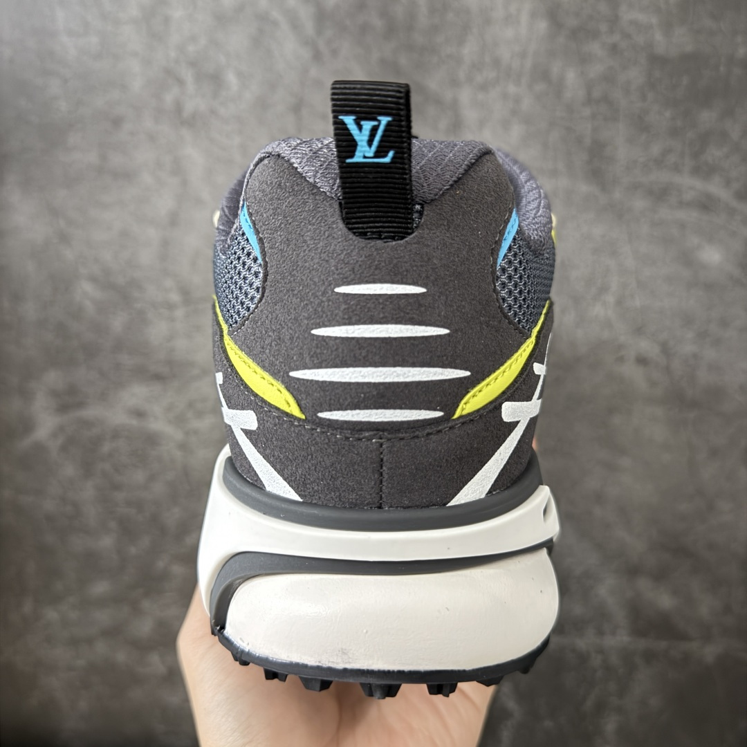 图片[4]-【纯原YH版】LV Tatic系列 休闲 跑步鞋 Lv Tatic Runner 向1990年代的汲取灵感，再掀运动美学新风潮。网眼和科技材质共筑精致鞋面，字母焕现鲜明色彩与动感气息。轻盈回弹的外底带来全天候的舒适穿着体验，更有Vuitton 标识点缀其上配送精美包装 •面料：原版进口绒面皮革+透气网眼 • 内里：原版定制透气网里 • 鞋底：原版开模双色TPU组合底 • 底厚：5CM 尺码：36-46-选品中心