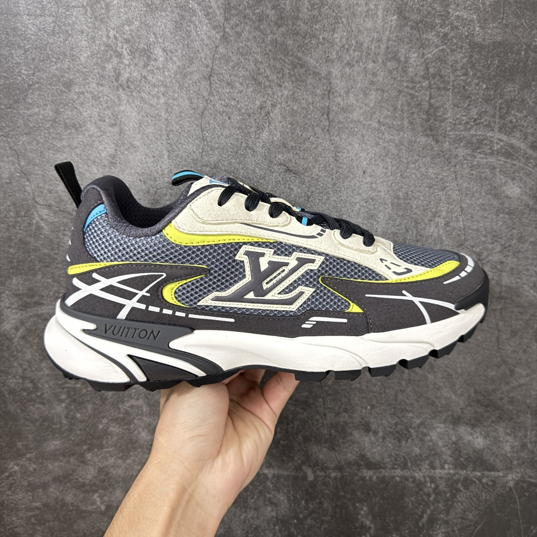 【纯原YH版】LV Tatic系列 休闲 跑步鞋 Lv Tatic Runner 向1990年代的汲取灵感，再掀运动美学新风潮。网眼和科技材质共筑精致鞋面，字母焕现鲜明色彩与动感气息。轻盈回弹的外底带来全天候的舒适穿着体验，更有Vuitton 标识点缀其上配送精美包装 •面料：原版进口绒面皮革+透气网眼 • 内里：原版定制透气网里 • 鞋底：原版开模双色TPU组合底 • 底厚：5CM 尺码：36-46-选品中心