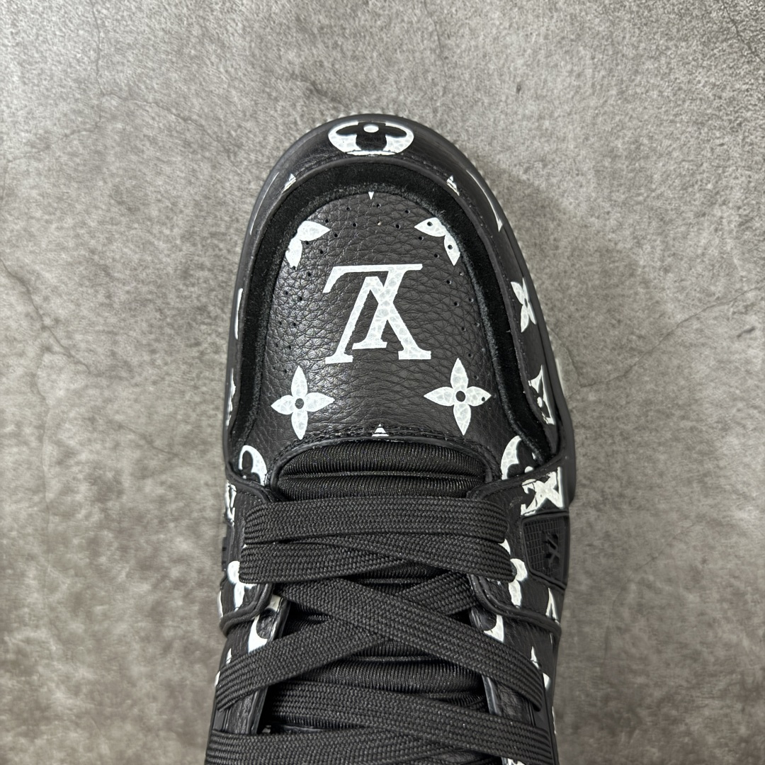 图片[4]-【YS纯原】海淘代购品质 Louis Vuitton LV Trainer 低帮休闲板鞋 ✦ 海淘代购同渠道，高端零售外贸充正专供 ✦ 原版购入开发，ZP级全套包装 ✦ 完美楦型，颜色卡位准确 ✦ 大底TPU质感媲美原版，细节同步一致 ✦ 区分市面通货，零瑕疵标准 尺码： 39 40 41 42 43 44 45-选品中心