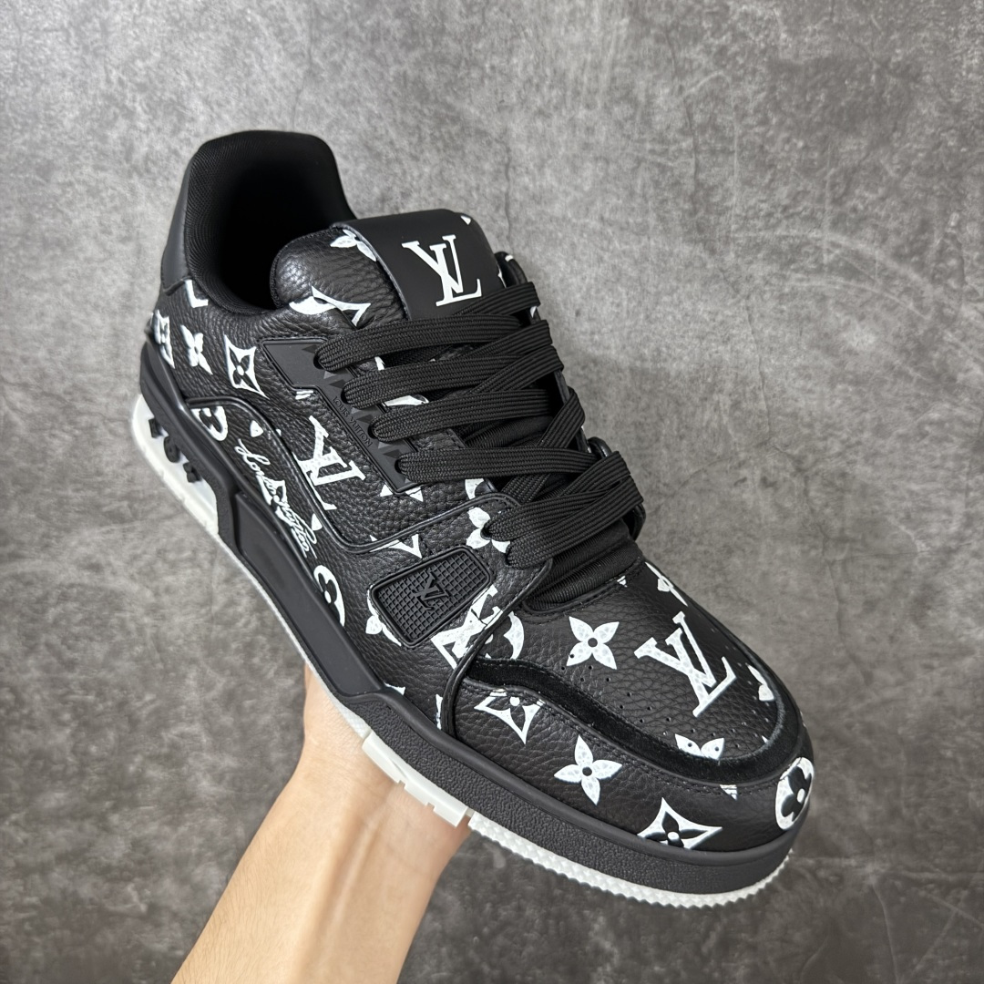 图片[3]-【YS纯原】海淘代购品质 Louis Vuitton LV Trainer 低帮休闲板鞋 ✦ 海淘代购同渠道，高端零售外贸充正专供 ✦ 原版购入开发，ZP级全套包装 ✦ 完美楦型，颜色卡位准确 ✦ 大底TPU质感媲美原版，细节同步一致 ✦ 区分市面通货，零瑕疵标准 尺码： 39 40 41 42 43 44 45-选品中心