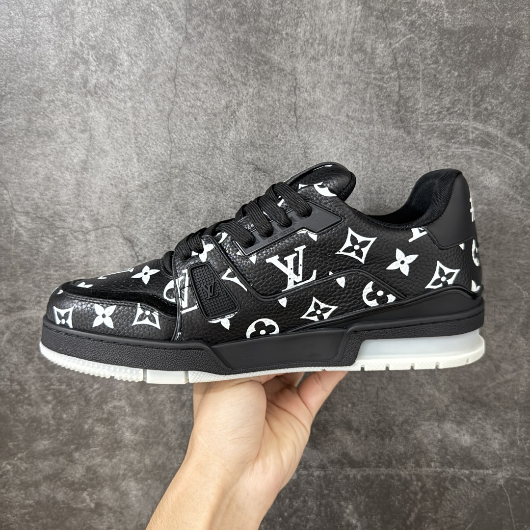 图片[2]-【YS纯原】海淘代购品质 Louis Vuitton LV Trainer 低帮休闲板鞋 ✦ 海淘代购同渠道，高端零售外贸充正专供 ✦ 原版购入开发，ZP级全套包装 ✦ 完美楦型，颜色卡位准确 ✦ 大底TPU质感媲美原版，细节同步一致 ✦ 区分市面通货，零瑕疵标准 尺码： 39 40 41 42 43 44 45-选品中心