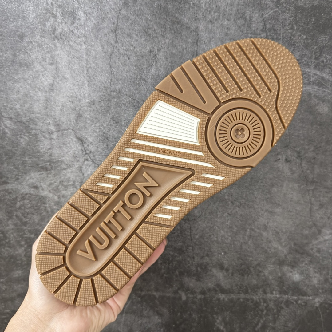 图片[9]-【YS纯原】海淘代购品质 Louis Vuitton LV Trainer 低帮休闲板鞋 ✦ 海淘代购同渠道，高端零售外贸充正专供 ✦ 原版购入开发，ZP级全套包装 ✦ 完美楦型，颜色卡位准确 ✦ 大底TPU质感媲美原版，细节同步一致 ✦ 区分市面通货，零瑕疵标准 尺码： 39 40 41 42 43 44 45-选品中心