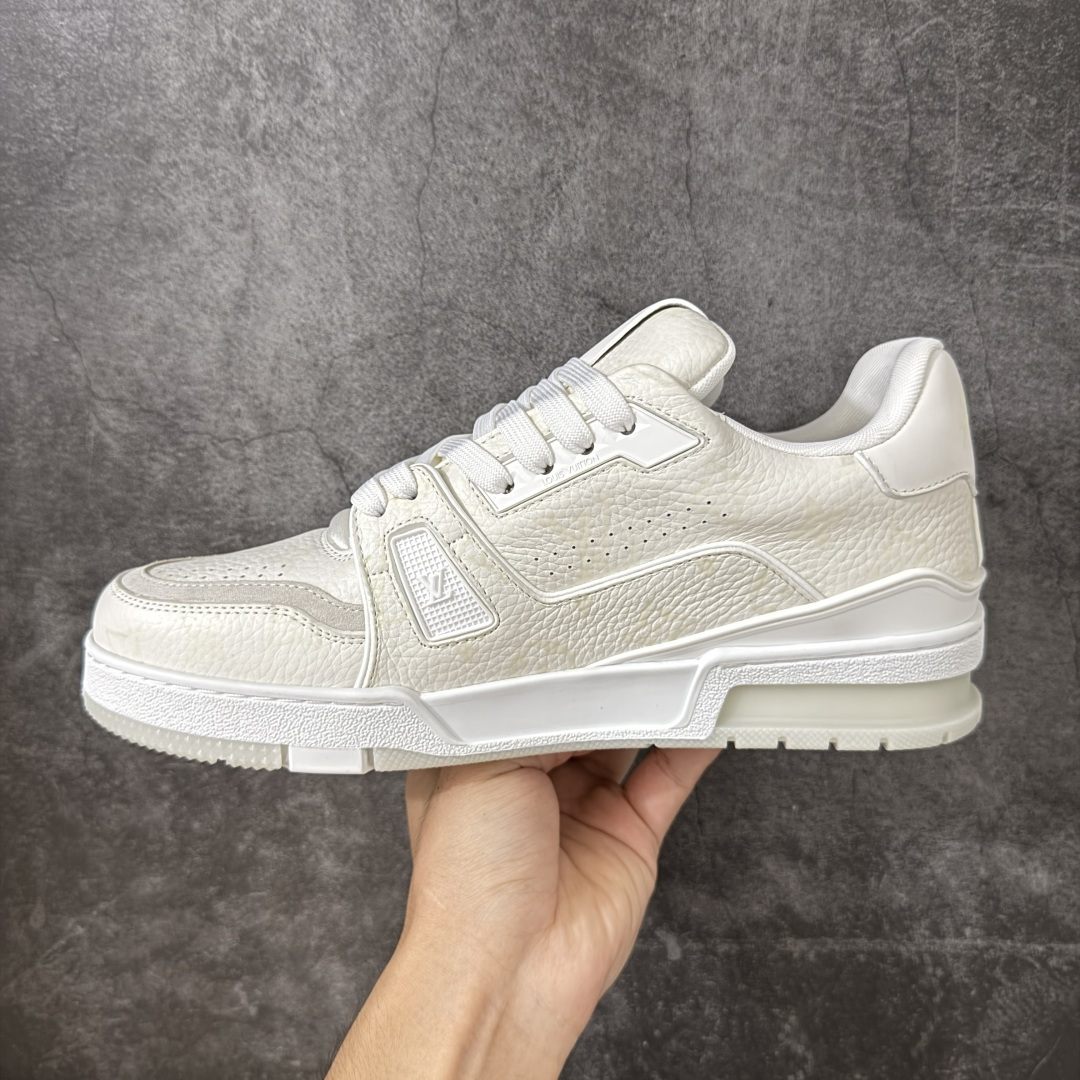 图片[2]-【YS纯原】海淘代购品质 Louis Vuitton LV Trainer 低帮休闲板鞋 ✦ 海淘代购同渠道，高端零售外贸充正专供 ✦ 原版购入开发，ZP级全套包装 ✦ 完美楦型，颜色卡位准确 ✦ 大底TPU质感媲美原版，细节同步一致 ✦ 区分市面通货，零瑕疵标准 尺码： 39 40 41 42 43 44 45-选品中心