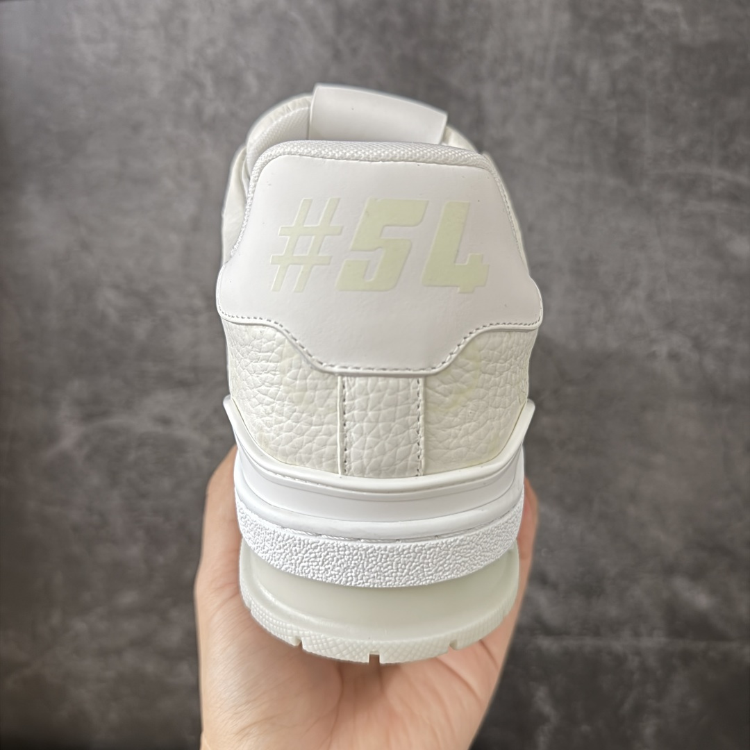 图片[4]-【YS纯原】海淘代购品质 Louis Vuitton LV Trainer 低帮休闲板鞋 ✦ 海淘代购同渠道，高端零售外贸充正专供 ✦ 原版购入开发，ZP级全套包装 ✦ 完美楦型，颜色卡位准确 ✦ 大底TPU质感媲美原版，细节同步一致 ✦ 区分市面通货，零瑕疵标准 尺码： 39 40 41 42 43 44 45-选品中心