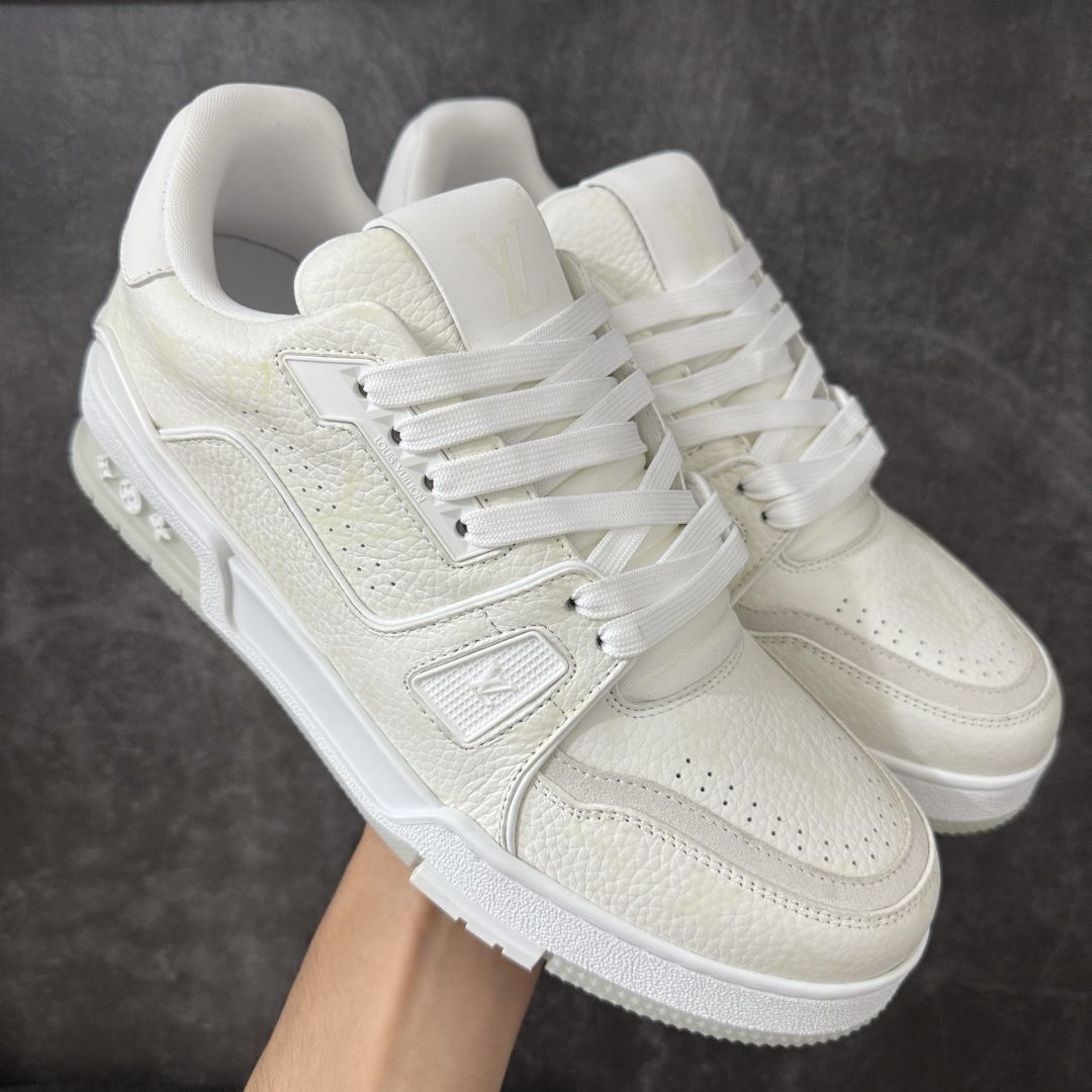 图片[9]-【YS纯原】海淘代购品质 Louis Vuitton LV Trainer 低帮休闲板鞋 ✦ 海淘代购同渠道，高端零售外贸充正专供 ✦ 原版购入开发，ZP级全套包装 ✦ 完美楦型，颜色卡位准确 ✦ 大底TPU质感媲美原版，细节同步一致 ✦ 区分市面通货，零瑕疵标准 尺码： 39 40 41 42 43 44 45-选品中心