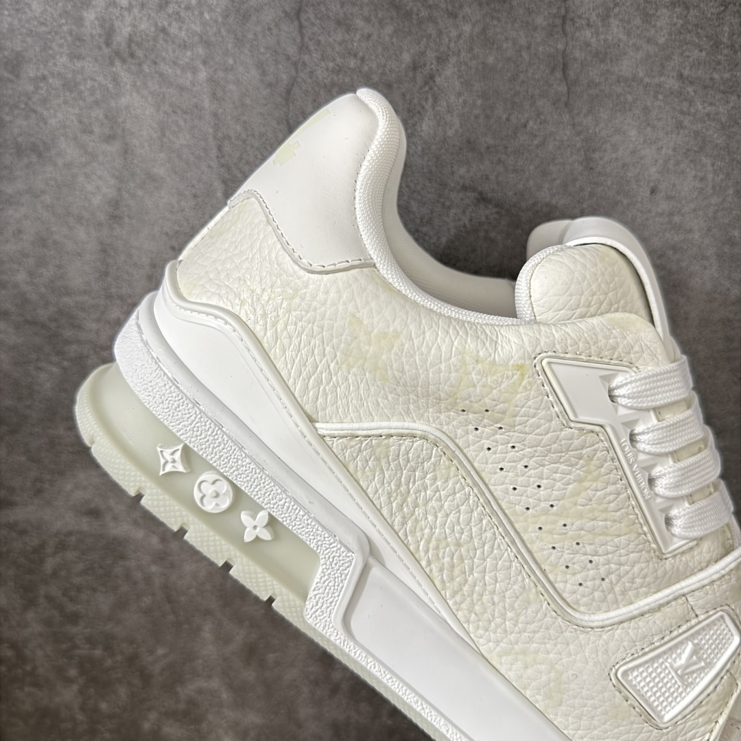图片[7]-【YS纯原】海淘代购品质 Louis Vuitton LV Trainer 低帮休闲板鞋 ✦ 海淘代购同渠道，高端零售外贸充正专供 ✦ 原版购入开发，ZP级全套包装 ✦ 完美楦型，颜色卡位准确 ✦ 大底TPU质感媲美原版，细节同步一致 ✦ 区分市面通货，零瑕疵标准 尺码： 39 40 41 42 43 44 45-选品中心