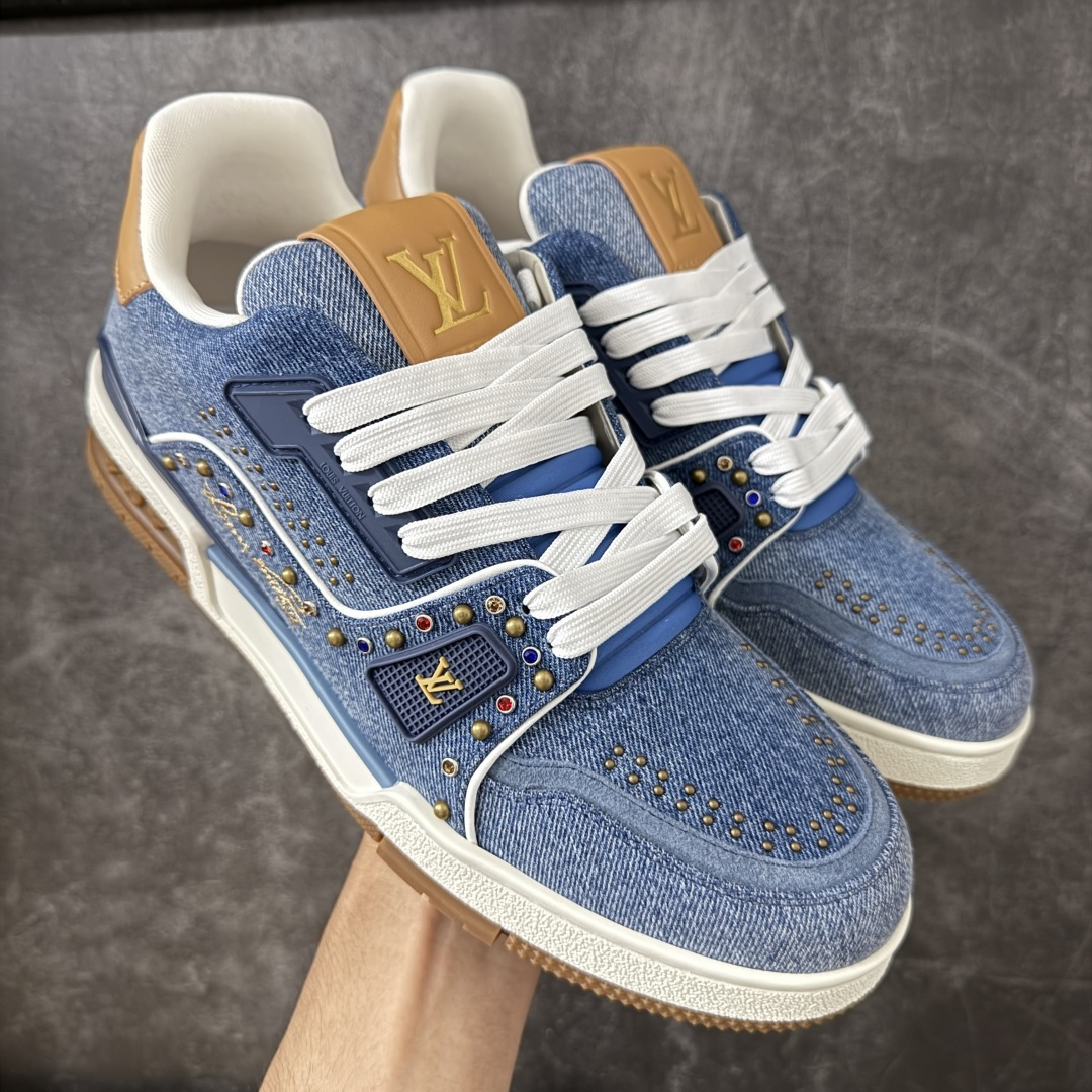 图片[4]-【YS纯原】海淘代购品质 Louis Vuitton LV Trainer 低帮休闲板鞋 ✦ 海淘代购同渠道，高端零售外贸充正专供 ✦ 原版购入开发，ZP级全套包装 ✦ 完美楦型，颜色卡位准确 ✦ 大底TPU质感媲美原版，细节同步一致 ✦ 区分市面通货，零瑕疵标准 尺码： 39 40 41 42 43 44 45-选品中心