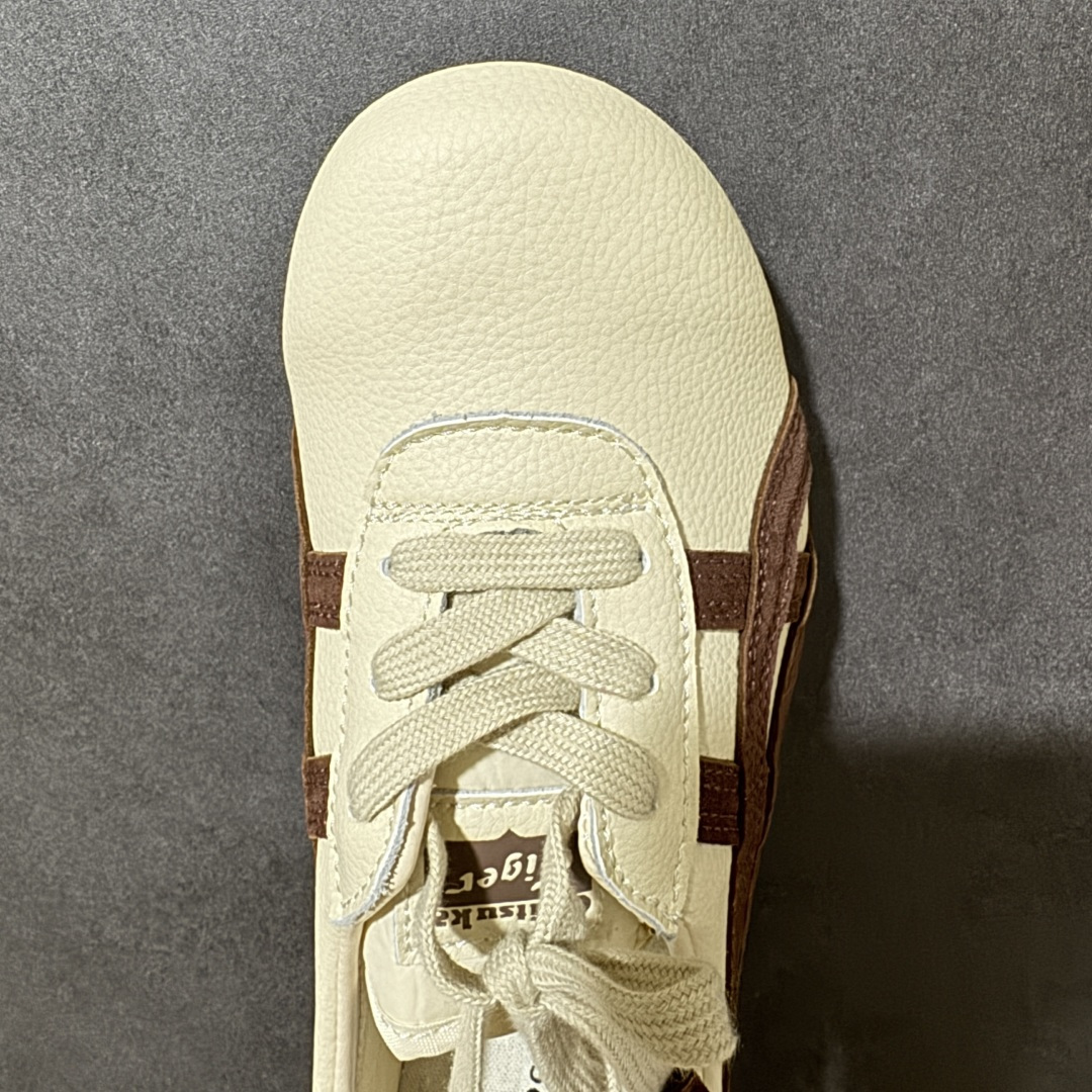 图片[5]-【公司级】Versace x Onitsuka Tiger 范思哲 联名款 Tai-ChiSakura 牛皮革绒面革 麂皮系带平底 低帮休闲鞋 经典美学与鬼塚虎的运动创新精神的融合 联名旨在致敬两位品牌创始人将艺术与功能结合的理念 通过范思哲标志性的奢华印花与Onitsuka Tiger的经典鞋型Tai-Chi相结合 创造出独特的牛皮革与绒面革鞋款 此次合作不仅是对双方品牌历史的纪念 更是一次将高级时尚与休闲运动风格无缝连接的成功尝试 货号：1024594-1A17741_2FE6G 尺码：36 37 37.5 38 39 39.5 40.5 41.5 42 42.5 43.5 44 45-选品中心
