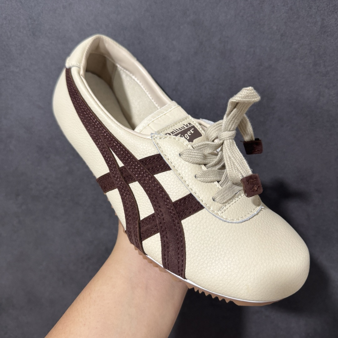 图片[3]-【公司级】Versace x Onitsuka Tiger 范思哲 联名款 Tai-ChiSakura 牛皮革绒面革 麂皮系带平底 低帮休闲鞋 经典美学与鬼塚虎的运动创新精神的融合 联名旨在致敬两位品牌创始人将艺术与功能结合的理念 通过范思哲标志性的奢华印花与Onitsuka Tiger的经典鞋型Tai-Chi相结合 创造出独特的牛皮革与绒面革鞋款 此次合作不仅是对双方品牌历史的纪念 更是一次将高级时尚与休闲运动风格无缝连接的成功尝试 货号：1024594-1A17741_2FE6G 尺码：36 37 37.5 38 39 39.5 40.5 41.5 42 42.5 43.5 44 45-选品中心