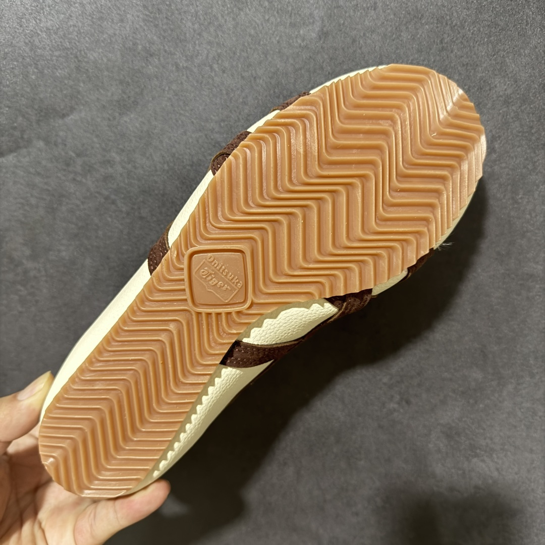 图片[9]-【公司级】Versace x Onitsuka Tiger 范思哲 联名款 Tai-ChiSakura 牛皮革绒面革 麂皮系带平底 低帮休闲鞋 经典美学与鬼塚虎的运动创新精神的融合 联名旨在致敬两位品牌创始人将艺术与功能结合的理念 通过范思哲标志性的奢华印花与Onitsuka Tiger的经典鞋型Tai-Chi相结合 创造出独特的牛皮革与绒面革鞋款 此次合作不仅是对双方品牌历史的纪念 更是一次将高级时尚与休闲运动风格无缝连接的成功尝试 货号：1024594-1A17741_2FE6G 尺码：36 37 37.5 38 39 39.5 40.5 41.5 42 42.5 43.5 44 45-选品中心