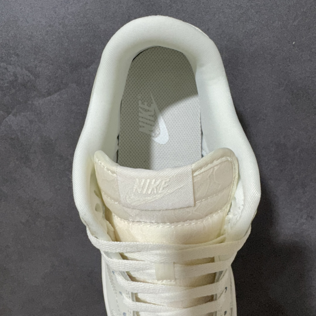 图片[6]-【公司级】NIKE DUNK SB LOW 白粉 蕾丝 SB顾名思义，具有经典的Dunk血缘，又注入了更多的时尚元素。相较于普通的Dunk滑板鞋，改良版的Dunk SB加厚了鞋舌的填充，使舒适性大大提升，同时也更方便穿脱；中底部分则加入了脚感柔软舒适Zoom Air气垫，有效吸收滑板等极限运动在落地时带来的冲击力，为街头运动者们提供更好的保护 货号：HJ5870-100 尺码：36 36.5 37 38 38.5 39 40 40.5 41 42 42.5 43 44 44.5 45 46-选品中心