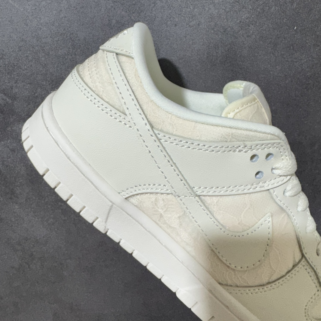 图片[7]-【公司级】NIKE DUNK SB LOW 白粉 蕾丝 SB顾名思义，具有经典的Dunk血缘，又注入了更多的时尚元素。相较于普通的Dunk滑板鞋，改良版的Dunk SB加厚了鞋舌的填充，使舒适性大大提升，同时也更方便穿脱；中底部分则加入了脚感柔软舒适Zoom Air气垫，有效吸收滑板等极限运动在落地时带来的冲击力，为街头运动者们提供更好的保护 货号：HJ5870-100 尺码：36 36.5 37 38 38.5 39 40 40.5 41 42 42.5 43 44 44.5 45 46-选品中心