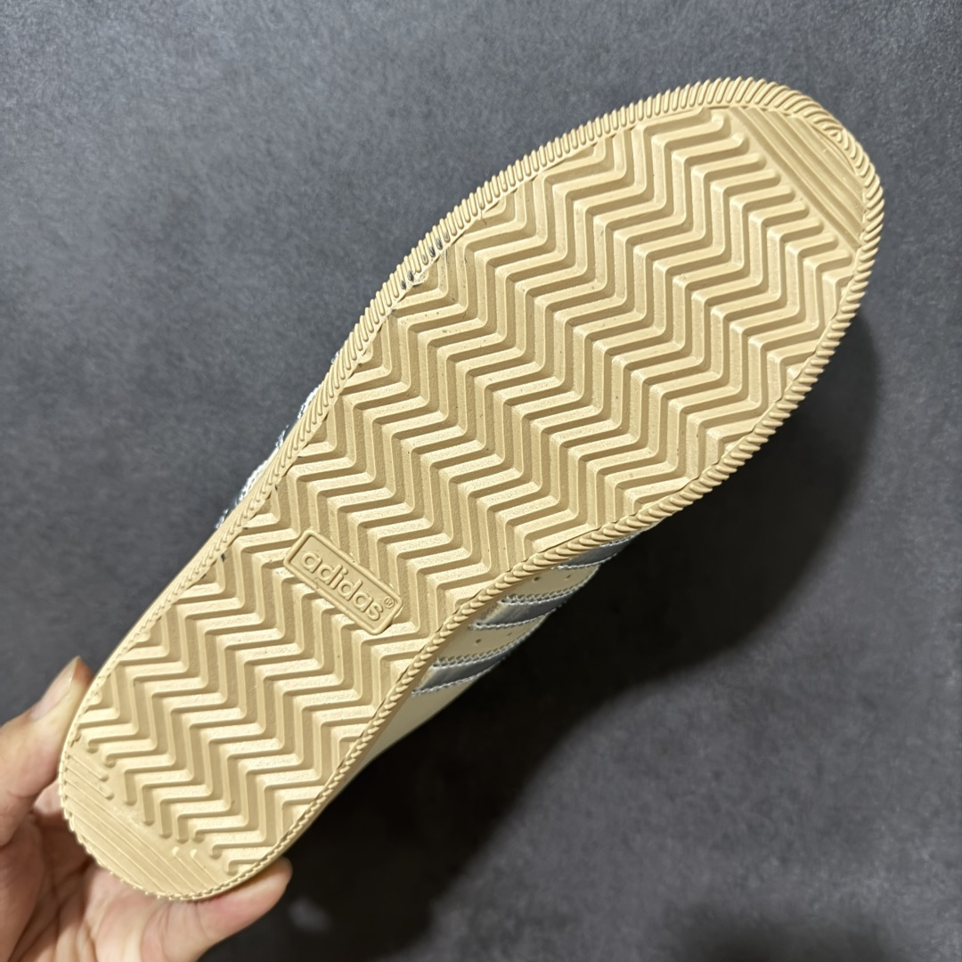 图片[9]-【公司级】adidas阿迪达斯三叶草 T头鞋 CHANGLE 复古薄底经典运动鞋 柔软的皮革鞋面搭配耐磨橡胶外底 展现出复古与现代的融合 鞋面采用细腻纹理设计 搭配标志性的三条杠和三叶草 logo 柔软的皮革内衬和橡胶鞋底 复古的 T 字鞋头设计 不仅时尚 还特别百搭 货号：KJ3961 尺码：36 36.5 37 38 38.5 39 40 40.5 41 42 42.5 43 44 45-选品中心