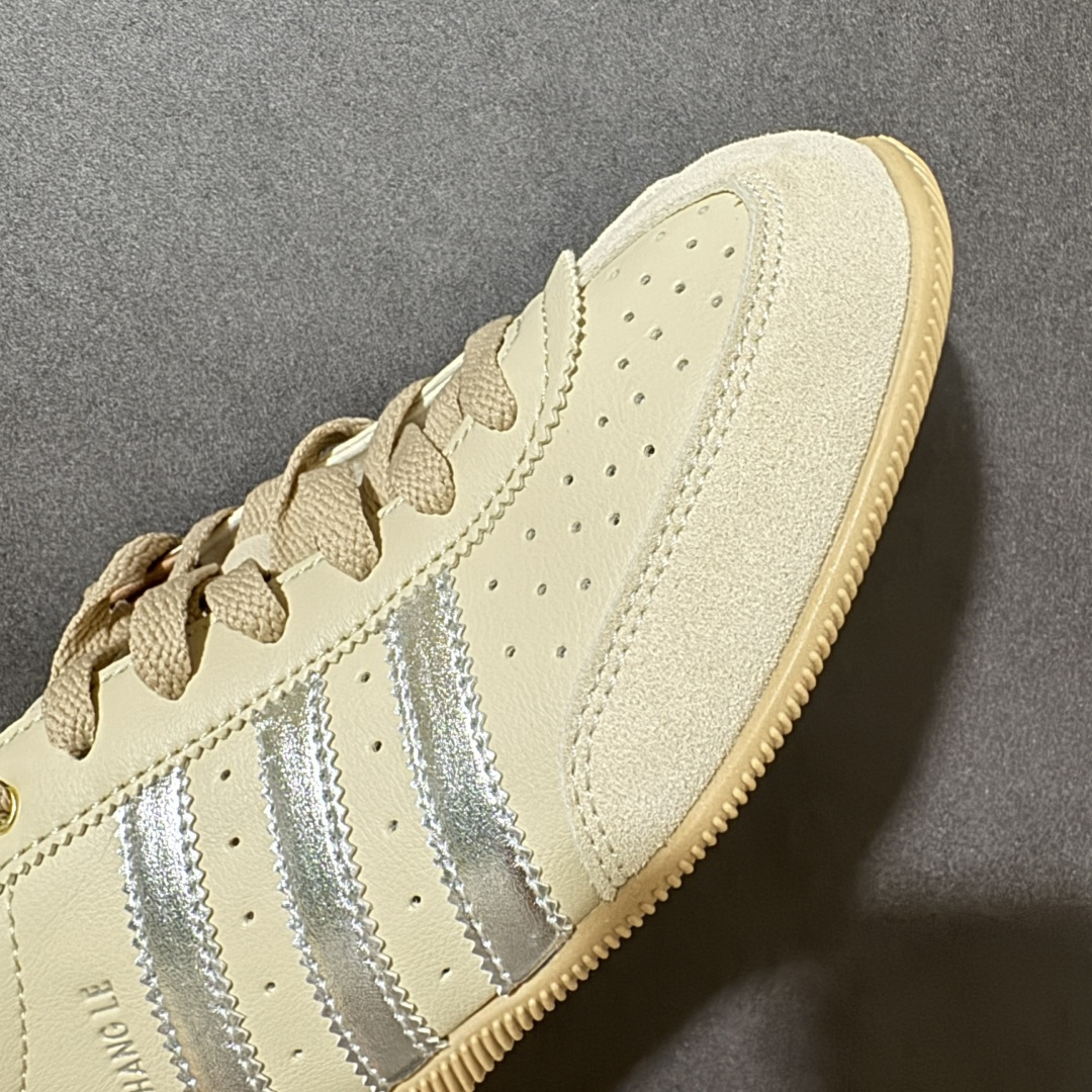 图片[8]-【公司级】adidas阿迪达斯三叶草 T头鞋 CHANGLE 复古薄底经典运动鞋 柔软的皮革鞋面搭配耐磨橡胶外底 展现出复古与现代的融合 鞋面采用细腻纹理设计 搭配标志性的三条杠和三叶草 logo 柔软的皮革内衬和橡胶鞋底 复古的 T 字鞋头设计 不仅时尚 还特别百搭 货号：KJ3961 尺码：36 36.5 37 38 38.5 39 40 40.5 41 42 42.5 43 44 45-选品中心