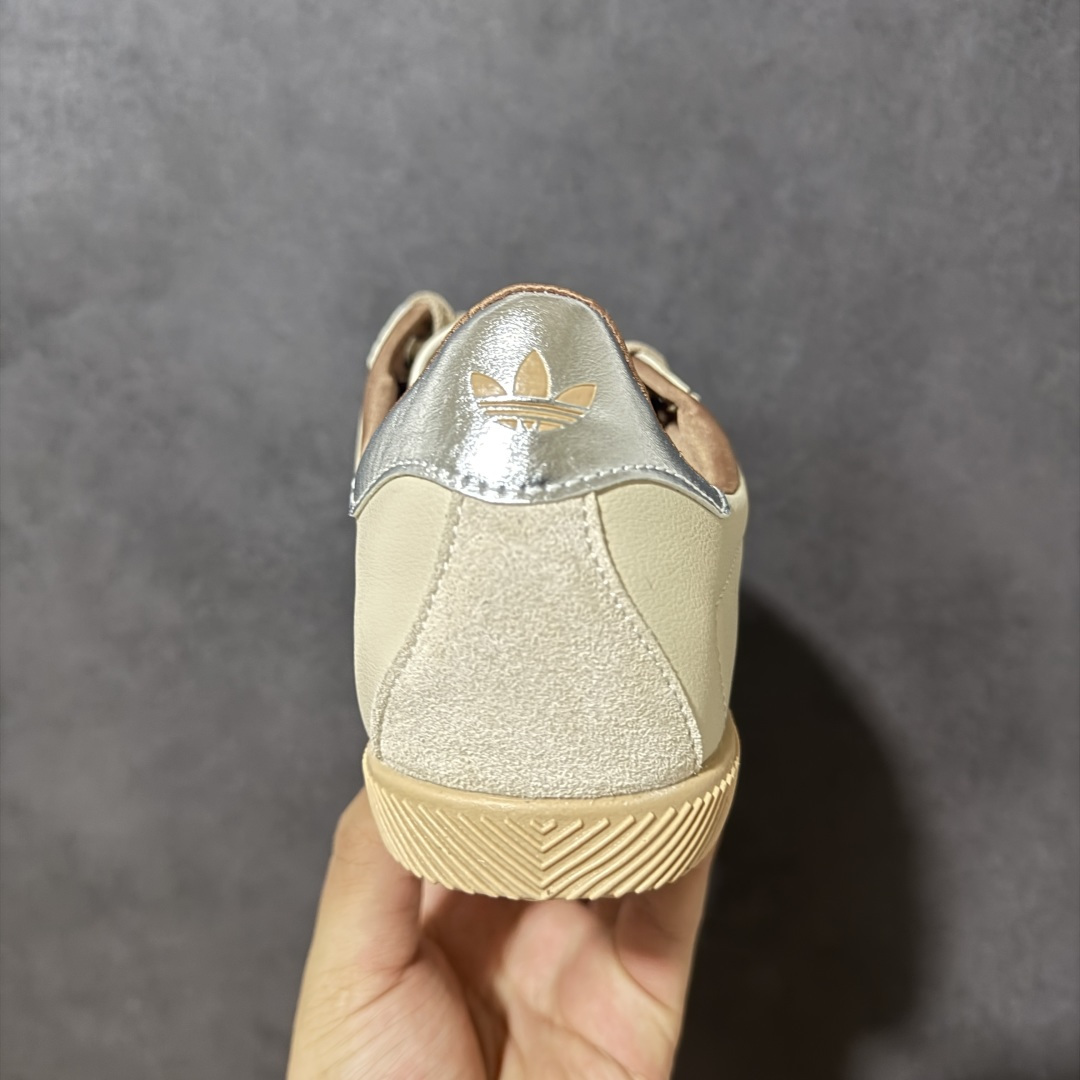 图片[4]-【公司级】adidas阿迪达斯三叶草 T头鞋 CHANGLE 复古薄底经典运动鞋 柔软的皮革鞋面搭配耐磨橡胶外底 展现出复古与现代的融合 鞋面采用细腻纹理设计 搭配标志性的三条杠和三叶草 logo 柔软的皮革内衬和橡胶鞋底 复古的 T 字鞋头设计 不仅时尚 还特别百搭 货号：KJ3961 尺码：36 36.5 37 38 38.5 39 40 40.5 41 42 42.5 43 44 45-选品中心