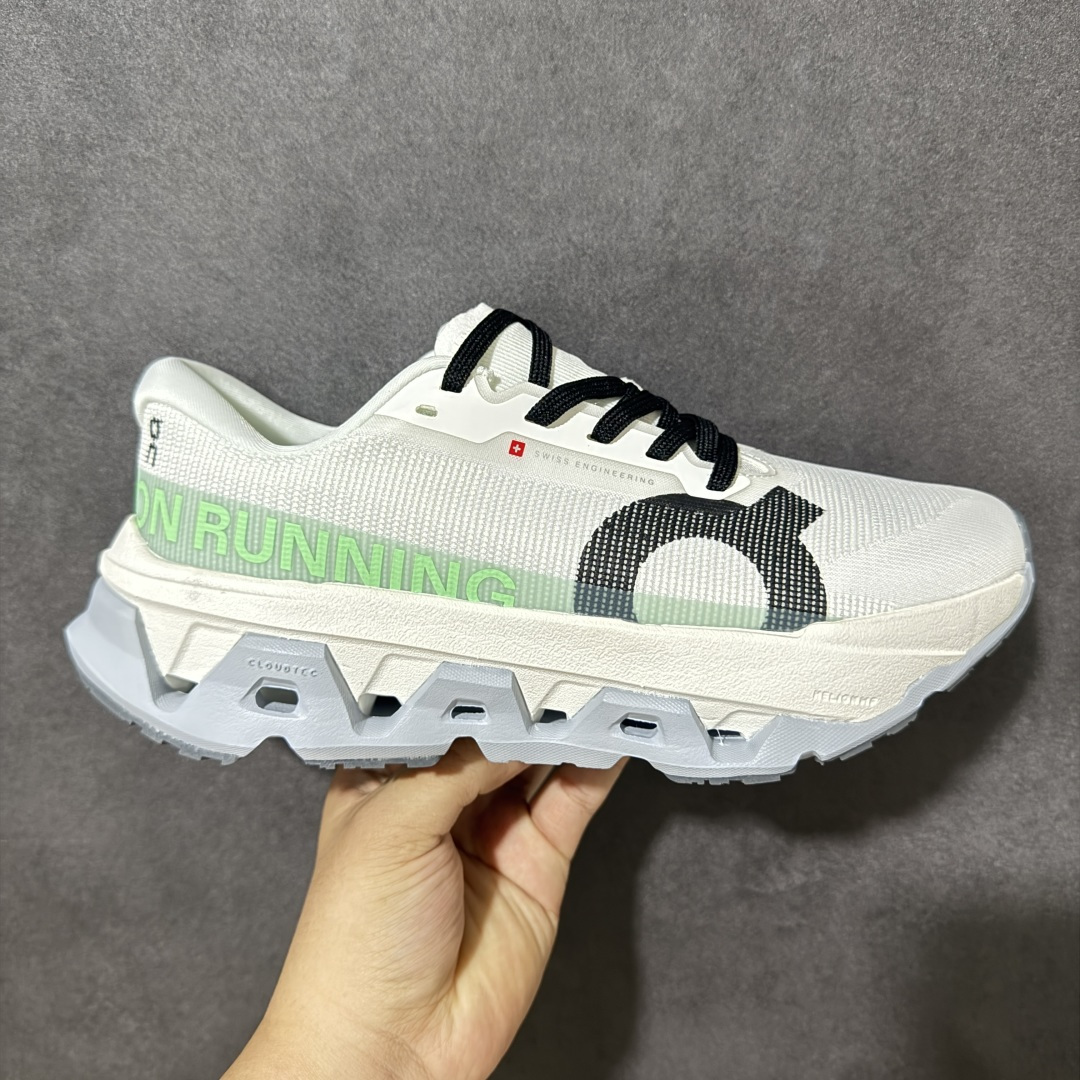 【公司级】On昂跑 Cloudmonster Hyper 小怪兽3 舒适防滑耐磨 轻量级休闲运动跑鞋 该款 Cloudmonster 的与众不同的全新“趣怪”风格，显而易见！延续怪兽级性能依旧搭载了大体积的 Cloud Tec 鞋底科技的性能更明显的摇椅圆弧轮廓让步代轻松发挥迈进地淋漓尽致，带来更强的回弹感！更好地推进你向前的每一步，尽享舒适度，由再生材质打造的柔软鞋垫和鞋面确保出色的透气性，将舒适度提升至新高，为你跑完轻松的5公里或费力的20公里提供理想助力，怪兽般的外形和妙趣的畅跑背后是强大的性能表现！ 货号：3MG10060227 尺码：36 37 38 39 40 41 42 43 44 45-选品中心