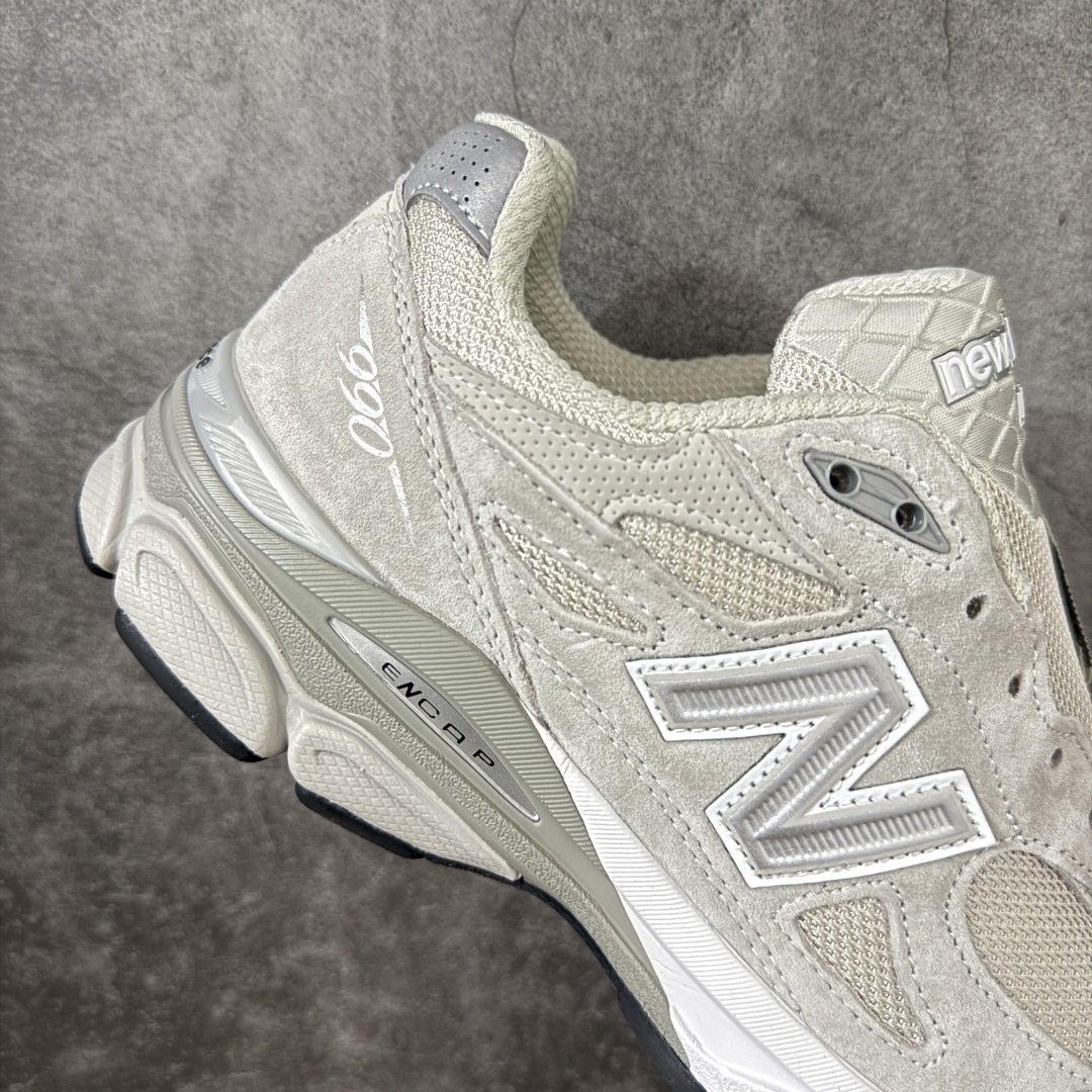 图片[7]-【总裁版】Kith x New Balance U990KT3 新百伦NB990V3 第三代总统复古慢跑鞋 联名灰白色 正确3M反光细节 原楦原纸版开发 正确6层组合底模精密开发 搭载全新碳素中底 后跟透明TPU水晶装饰条稳固 沿用了引以为傲的跑鞋手工技艺 采用猪皮绒面并包裹局部透气网面的鞋身设计 菱网鞋舌上刻有New Balance USA 鞋面依旧身着经典的大热之灰 彰显了其高端的品质身份 尺码：36 37 37.5 38 38.5 39 40 40.5 41.5 42 42.5 43 44 44.5 45 46.5-选品中心