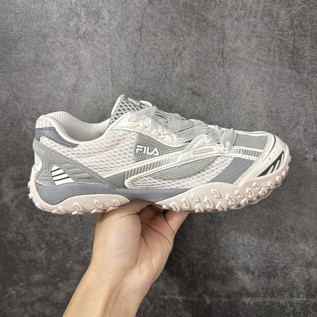 【纯原版】韩素希同款 斐乐 FILA ECHAPPE 2 跳跳鞋二代 2026夏季新款 薄底复古休闲运动鞋 透气网布拼接哑光皮革，双层缎面丝带鞋带温柔有层次感，大面积网眼透气不闷脚。狼牙锯齿防滑橡胶外底抓地耐磨，轻量化薄底久走不累脚。户外复古轮廓搭配柔美元素，清爽灰白配色百搭耐看，适配夏日短裙、休闲长裤，少女感日常通勤、出游首选运动鞋。 尺码：35.5 36 36.5 37 38 38.5 39 40-选品中心