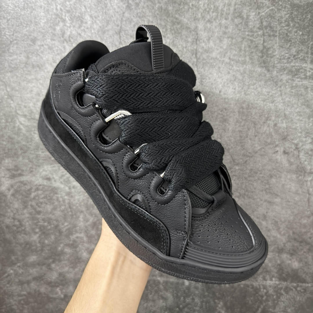 图片[3]-【YH纯原版】 Lanvin Leather Curb Sneakers 浪凡面包鞋 现货 原版1：1开模重工艺制作 面料采用进口牛磨砂➕环保牛反绒➕金钢网织物 内里柔软透气太空棉面料 原版开模双色TPU大底 顶级品质 区别市场流通其他货品 Leather是一款灵感源自90年代的运动鞋 设计自信 尺寸夸张 这款鞋由纳帕小牛皮、翻毛皮和网眼布制成 圆润的外形、加垫的鞋舌和弯曲的金属孔眼使这款精心打造的鞋格外舒适 尺码：36-47-选品中心