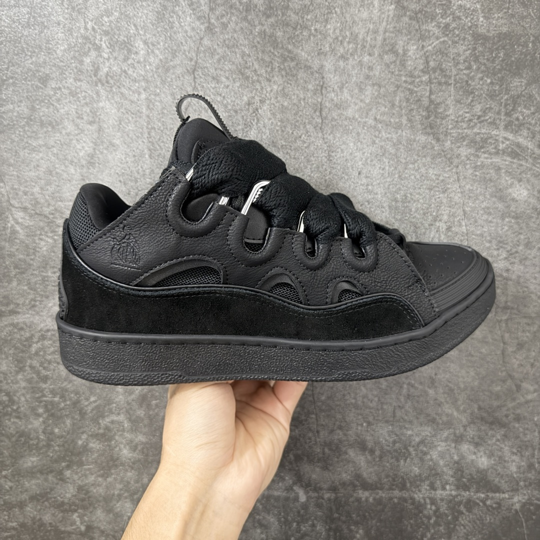 【YH纯原版】 Lanvin Leather Curb Sneakers 浪凡面包鞋 现货 原版1：1开模重工艺制作 面料采用进口牛磨砂➕环保牛反绒➕金钢网织物 内里柔软透气太空棉面料 原版开模双色TPU大底 顶级品质 区别市场流通其他货品 Leather是一款灵感源自90年代的运动鞋 设计自信 尺寸夸张 这款鞋由纳帕小牛皮、翻毛皮和网眼布制成 圆润的外形、加垫的鞋舌和弯曲的金属孔眼使这款精心打造的鞋格外舒适 尺码：36-47-选品中心
