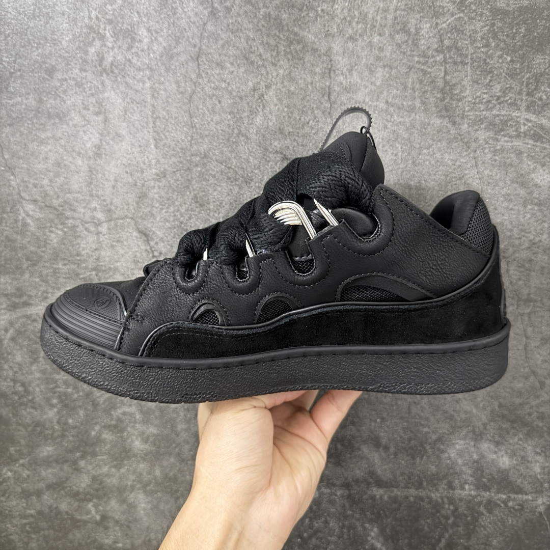 图片[2]-【YH纯原版】 Lanvin Leather Curb Sneakers 浪凡面包鞋 现货 原版1：1开模重工艺制作 面料采用进口牛磨砂➕环保牛反绒➕金钢网织物 内里柔软透气太空棉面料 原版开模双色TPU大底 顶级品质 区别市场流通其他货品 Leather是一款灵感源自90年代的运动鞋 设计自信 尺寸夸张 这款鞋由纳帕小牛皮、翻毛皮和网眼布制成 圆润的外形、加垫的鞋舌和弯曲的金属孔眼使这款精心打造的鞋格外舒适 尺码：36-47-选品中心