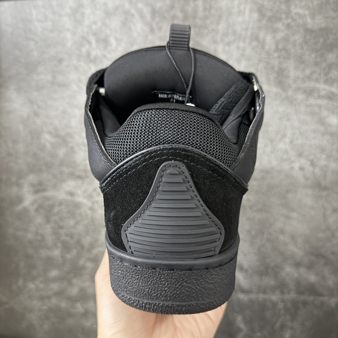 图片[4]-【YH纯原版】 Lanvin Leather Curb Sneakers 浪凡面包鞋 现货 原版1：1开模重工艺制作 面料采用进口牛磨砂➕环保牛反绒➕金钢网织物 内里柔软透气太空棉面料 原版开模双色TPU大底 顶级品质 区别市场流通其他货品 Leather是一款灵感源自90年代的运动鞋 设计自信 尺寸夸张 这款鞋由纳帕小牛皮、翻毛皮和网眼布制成 圆润的外形、加垫的鞋舌和弯曲的金属孔眼使这款精心打造的鞋格外舒适 尺码：36-47-选品中心