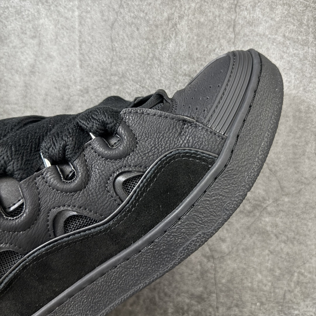 图片[6]-【YH纯原版】 Lanvin Leather Curb Sneakers 浪凡面包鞋 现货 原版1：1开模重工艺制作 面料采用进口牛磨砂➕环保牛反绒➕金钢网织物 内里柔软透气太空棉面料 原版开模双色TPU大底 顶级品质 区别市场流通其他货品 Leather是一款灵感源自90年代的运动鞋 设计自信 尺寸夸张 这款鞋由纳帕小牛皮、翻毛皮和网眼布制成 圆润的外形、加垫的鞋舌和弯曲的金属孔眼使这款精心打造的鞋格外舒适 尺码：36-47-选品中心
