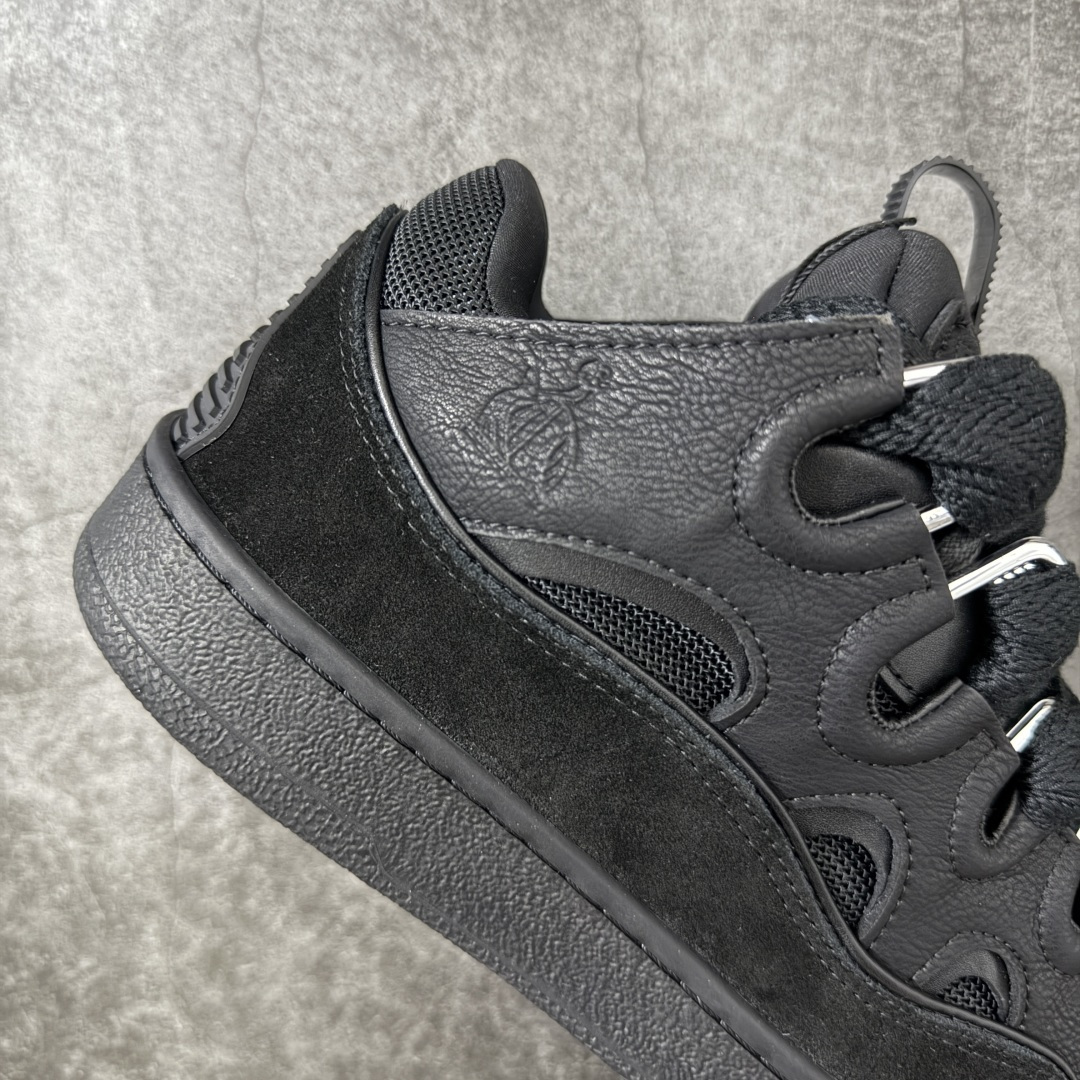 图片[7]-【YH纯原版】 Lanvin Leather Curb Sneakers 浪凡面包鞋 现货 原版1：1开模重工艺制作 面料采用进口牛磨砂➕环保牛反绒➕金钢网织物 内里柔软透气太空棉面料 原版开模双色TPU大底 顶级品质 区别市场流通其他货品 Leather是一款灵感源自90年代的运动鞋 设计自信 尺寸夸张 这款鞋由纳帕小牛皮、翻毛皮和网眼布制成 圆润的外形、加垫的鞋舌和弯曲的金属孔眼使这款精心打造的鞋格外舒适 尺码：36-47-选品中心