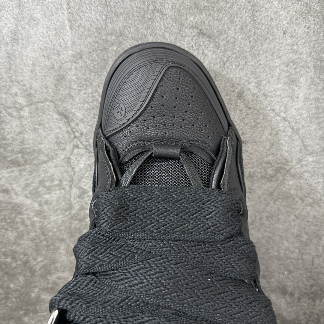 图片[5]-【YH纯原版】 Lanvin Leather Curb Sneakers 浪凡面包鞋 现货 原版1：1开模重工艺制作 面料采用进口牛磨砂➕环保牛反绒➕金钢网织物 内里柔软透气太空棉面料 原版开模双色TPU大底 顶级品质 区别市场流通其他货品 Leather是一款灵感源自90年代的运动鞋 设计自信 尺寸夸张 这款鞋由纳帕小牛皮、翻毛皮和网眼布制成 圆润的外形、加垫的鞋舌和弯曲的金属孔眼使这款精心打造的鞋格外舒适 尺码：36-47-选品中心