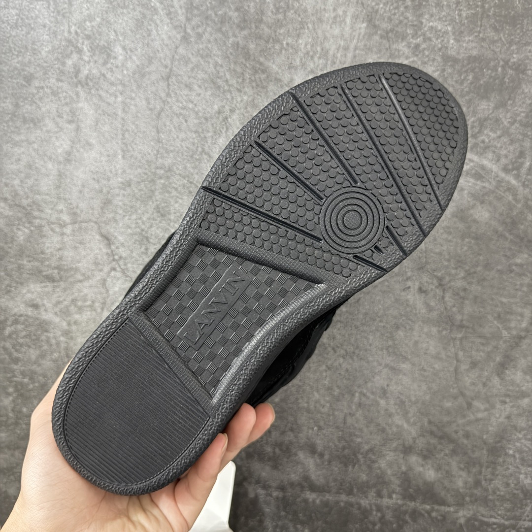 图片[9]-【YH纯原版】 Lanvin Leather Curb Sneakers 浪凡面包鞋 现货 原版1：1开模重工艺制作 面料采用进口牛磨砂➕环保牛反绒➕金钢网织物 内里柔软透气太空棉面料 原版开模双色TPU大底 顶级品质 区别市场流通其他货品 Leather是一款灵感源自90年代的运动鞋 设计自信 尺寸夸张 这款鞋由纳帕小牛皮、翻毛皮和网眼布制成 圆润的外形、加垫的鞋舌和弯曲的金属孔眼使这款精心打造的鞋格外舒适 尺码：36-47-选品中心