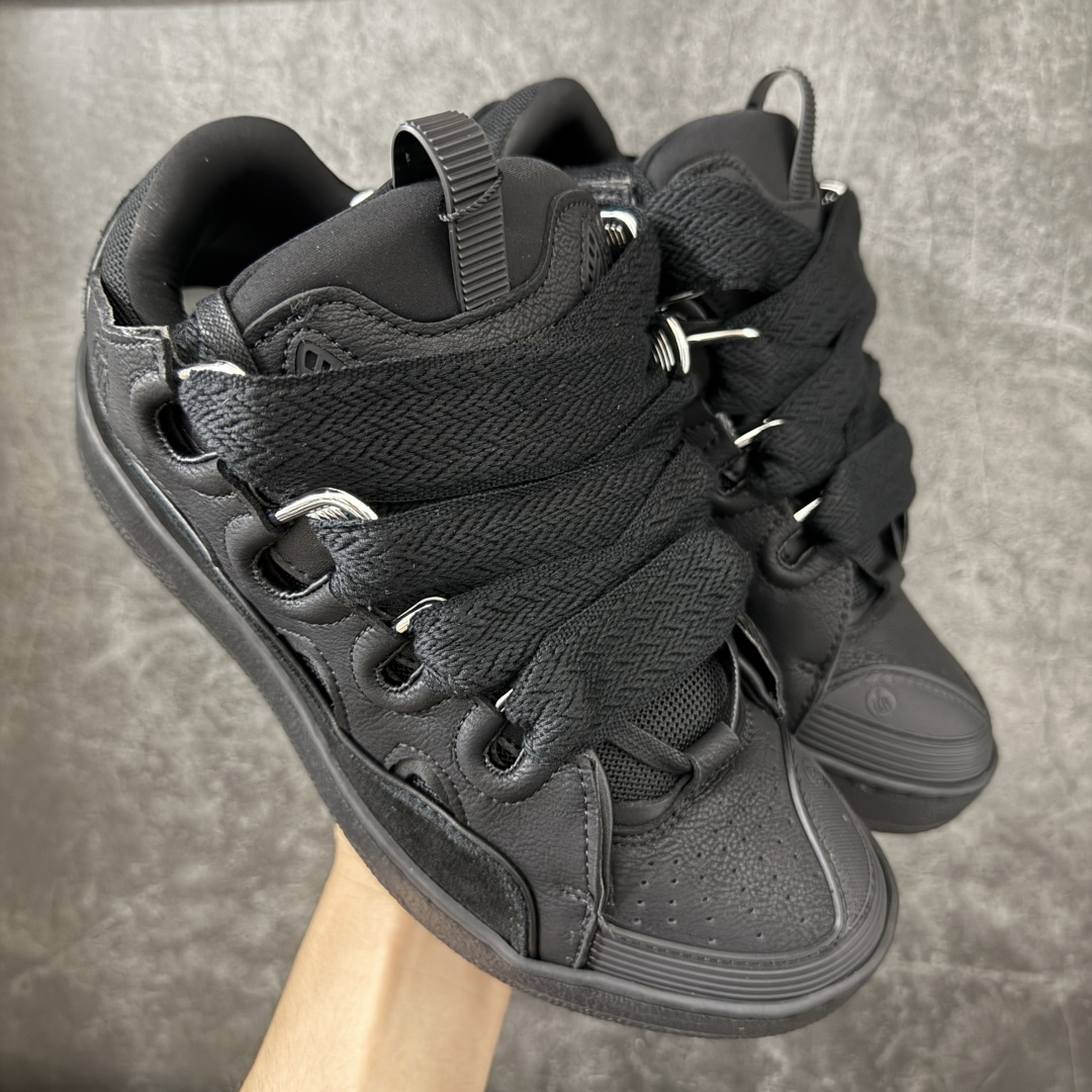 【YH纯原版】 Lanvin Leather Curb Sneakers 浪凡面包鞋 现货 原版1：1开模重工艺制作 面料采用进口牛磨砂➕环保牛反绒➕金钢网织物 内里柔软透气太空棉面料 原版开模双色TPU大底 顶级品质 区别市场流通其他货品 Leather是一款灵感源自90年代的运动鞋 设计自信 尺寸夸张 这款鞋由纳帕小牛皮、翻毛皮和网眼布制成 圆润的外形、加垫的鞋舌和弯曲的金属孔眼使这款精心打造的鞋格外舒适 尺码：36-47-选品中心