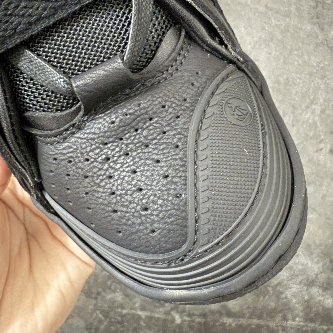 图片[5]-【YH纯原版】 Lanvin Leather Curb Sneakers 浪凡面包鞋 现货 原版1：1开模重工艺制作 面料采用进口牛磨砂➕环保牛反绒➕金钢网织物 内里柔软透气太空棉面料 原版开模双色TPU大底 顶级品质 区别市场流通其他货品 Leather是一款灵感源自90年代的运动鞋 设计自信 尺寸夸张 这款鞋由纳帕小牛皮、翻毛皮和网眼布制成 圆润的外形、加垫的鞋舌和弯曲的金属孔眼使这款精心打造的鞋格外舒适 尺码：36-47-选品中心