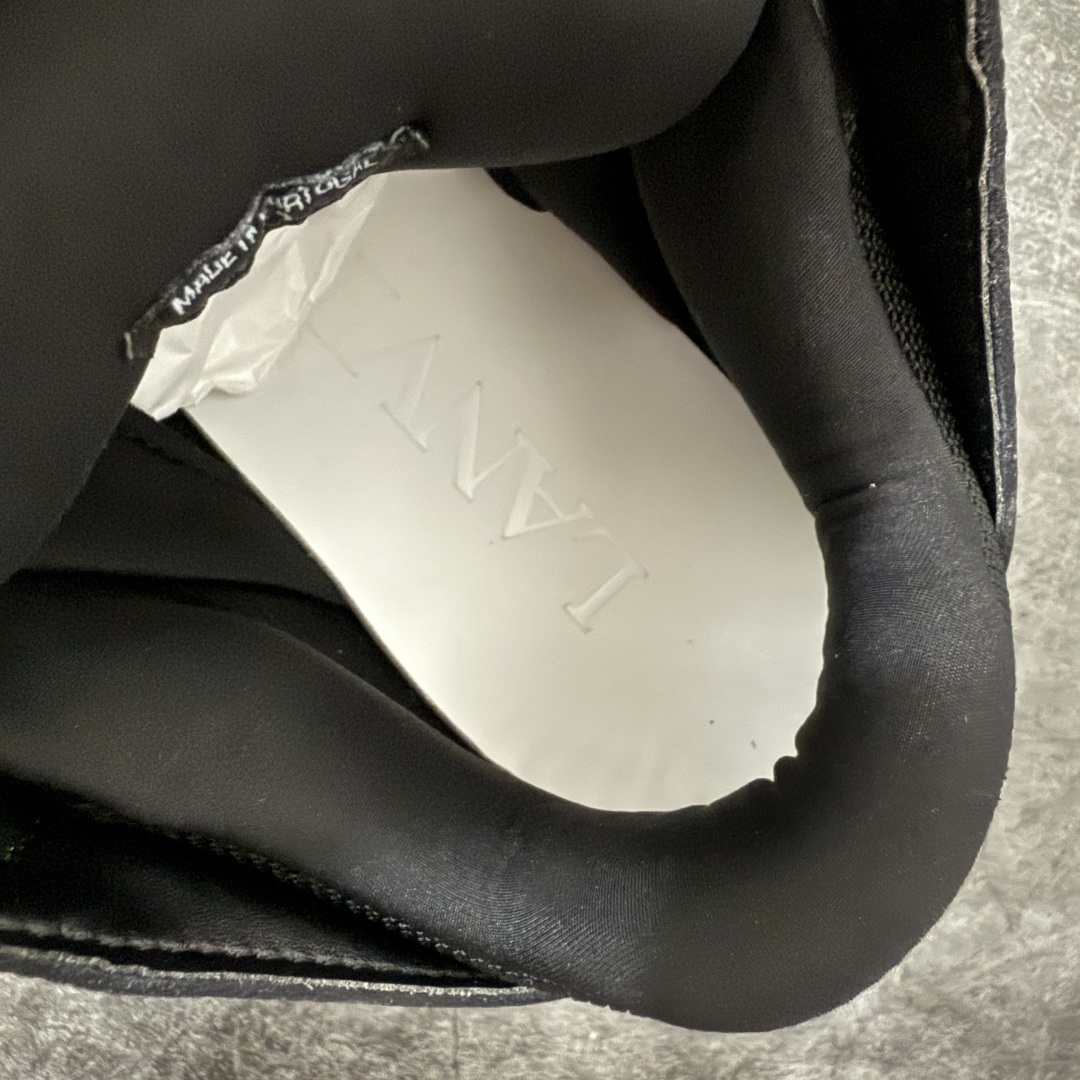 图片[8]-【YH纯原版】 Lanvin Leather Curb Sneakers 浪凡面包鞋 现货 原版1：1开模重工艺制作 面料采用进口牛磨砂➕环保牛反绒➕金钢网织物 内里柔软透气太空棉面料 原版开模双色TPU大底 顶级品质 区别市场流通其他货品 Leather是一款灵感源自90年代的运动鞋 设计自信 尺寸夸张 这款鞋由纳帕小牛皮、翻毛皮和网眼布制成 圆润的外形、加垫的鞋舌和弯曲的金属孔眼使这款精心打造的鞋格外舒适 尺码：36-47-选品中心