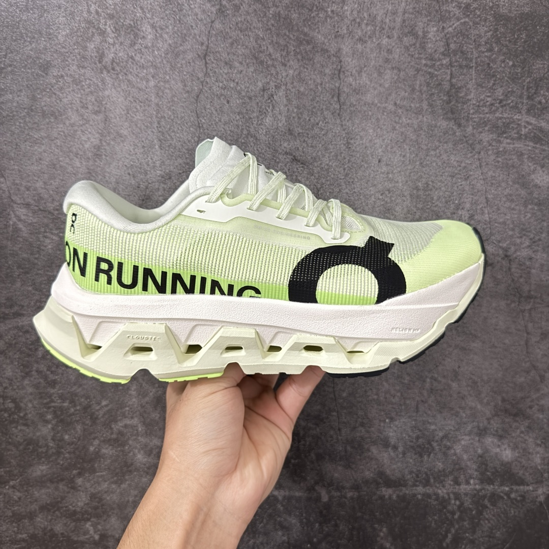 【公司级】On昂跑 Cloudmonster Hyper 小怪兽3 舒适防滑耐磨 轻量级休闲运动跑鞋 该款 Cloudmonster 的与众不同的全新“趣怪”风格，显而易见！延续怪兽级性能依旧搭载了大体积的 Cloud Tec 鞋底科技的性能更明显的摇椅圆弧轮廓让步代轻松发挥迈进地淋漓尽致，带来更强的回弹感！更好地推进你向前的每一步，尽享舒适度，由再生材质打造的柔软鞋垫和鞋面确保出色的透气性，将舒适度提升至新高，为你跑完轻松的5公里或费力的20公里提供理想助力，怪兽般的外形和妙趣的畅跑背后是强大的性能表现！ 货号：3MH1064-001 尺码：36 37 38 39 40 41 42 43 44 45-选品中心