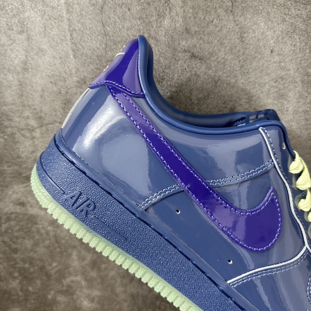图片[7]-【SF外贸特供】NK AIR Force 1 Low 空军一号漆皮 蓝紫 IO4489-400 独家全新2026档案数据 原厂Sadesa D9皮料 细纹排气孔完全一致 质感非市场通货可碰瓷 全鞋零荧光线 随意冲正 全新鱼鳞纹大底 咬花纹路更加清晰 全新排版鞋头倒置五角星 五角星对比旧版老版本 间距大 星星缩小 全套官方原配件 全鞋电脑针车 工整有序 视觉效果满分 原厂拉帮手法 标准四线 密度针距针孔大小控制到位 原装反口里网布海绵 正确卡色网眼大小 新版鞋撑改用纸团代替 原厂港宝加持完美还原灵魂版型 从里到外百分百还原 内置Sole气垫 中底白色背胶 已经无限的接近公司 原厂楦头 原厂刺绣 后跟弧度完美 独家私模最大开发到48.5 尺码：35.5 36 36.5 37.5 38 38.5 39 40 40.5 41 42 42.5 43 44 44.5 45 46 47.5 48.5-选品中心