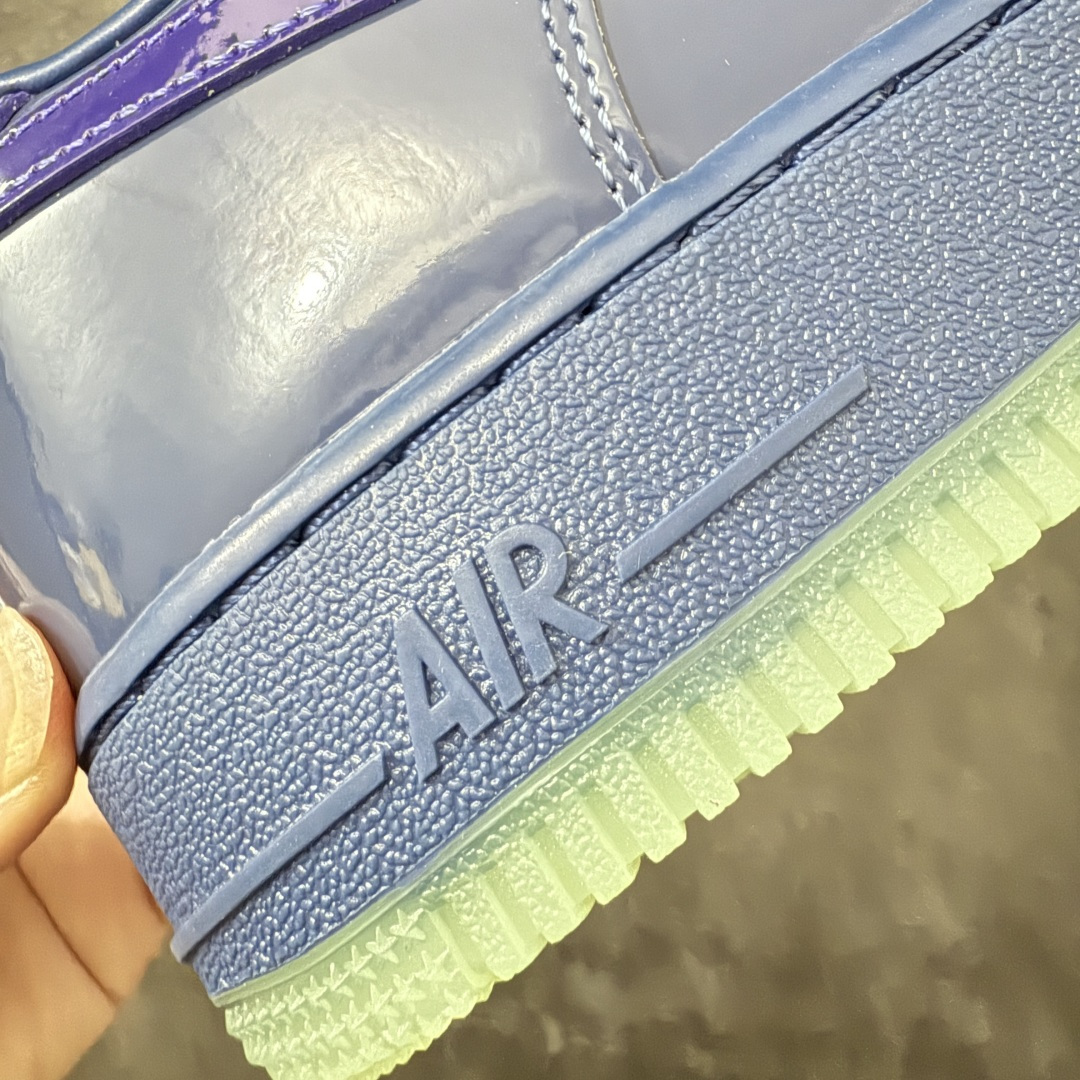 图片[3]-【SF外贸特供】NK AIR Force 1 Low 空军一号漆皮 蓝紫 IO4489-400 独家全新2026档案数据 原厂Sadesa D9皮料 细纹排气孔完全一致 质感非市场通货可碰瓷 全鞋零荧光线 随意冲正 全新鱼鳞纹大底 咬花纹路更加清晰 全新排版鞋头倒置五角星 五角星对比旧版老版本 间距大 星星缩小 全套官方原配件 全鞋电脑针车 工整有序 视觉效果满分 原厂拉帮手法 标准四线 密度针距针孔大小控制到位 原装反口里网布海绵 正确卡色网眼大小 新版鞋撑改用纸团代替 原厂港宝加持完美还原灵魂版型 从里到外百分百还原 内置Sole气垫 中底白色背胶 已经无限的接近公司 原厂楦头 原厂刺绣 后跟弧度完美 独家私模最大开发到48.5 尺码：35.5 36 36.5 37.5 38 38.5 39 40 40.5 41 42 42.5 43 44 44.5 45 46 47.5 48.5-选品中心