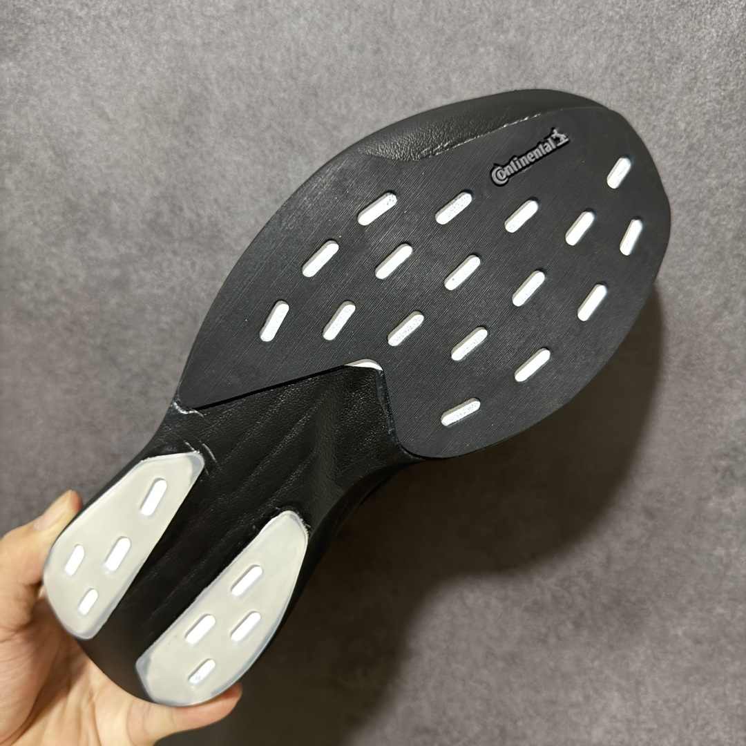 图片[9]-【公司级】阿迪达斯 ADIDAS ADIZERO EVO SL 运动舒适防滑耐磨 低帮跑步鞋 内置碳板 阿迪达斯革新力作!「破纪录轻跑鞋」adiZero Adios Pro EVO 极致轻盈的Lightweight Upper设计,带来近乎裸足的舒适体验。中底采用尖端科技，Lightstrike Pro材料经过精细调校，实现卓越缓震与轻量化的完美结合。#科技与时尚的融合 #阿迪达斯adidas #宝藏鞋子阿迪达斯 #今天只晒鞋 #潮鞋新品体验官 #那些年，那些鞋 #入秋换季先换鞋。 货号：KH7789 尺码： 36 36⅔ 37⅓ 38 38⅔ 39⅓ 40 40⅔ 41⅓ 42 42⅔ 43⅓ 44 45-选品中心