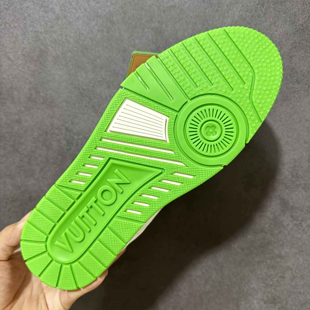 图片[9]-【公司级】Louis Vuitton Trainer Sneaker Low 路易威登 休闲运动文化百搭板鞋 舒适防滑底和百搭性霸屏整个时尚娱乐圈 细节调整完美主义 鞋面采用柔软皮革鞋面 独家开模大底 侧边采用3D打印标志性Logo 尽显贵族时尚气息 配带正品全套包装 尺码：35-47-选品中心