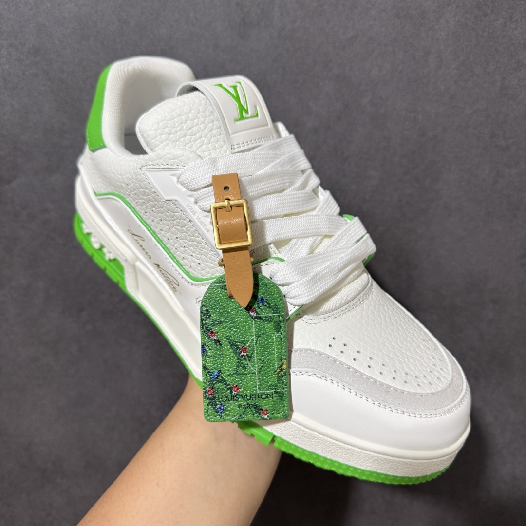 图片[3]-【公司级】Louis Vuitton Trainer Sneaker Low 路易威登 休闲运动文化百搭板鞋 舒适防滑底和百搭性霸屏整个时尚娱乐圈 细节调整完美主义 鞋面采用柔软皮革鞋面 独家开模大底 侧边采用3D打印标志性Logo 尽显贵族时尚气息 配带正品全套包装 尺码：35-47-选品中心