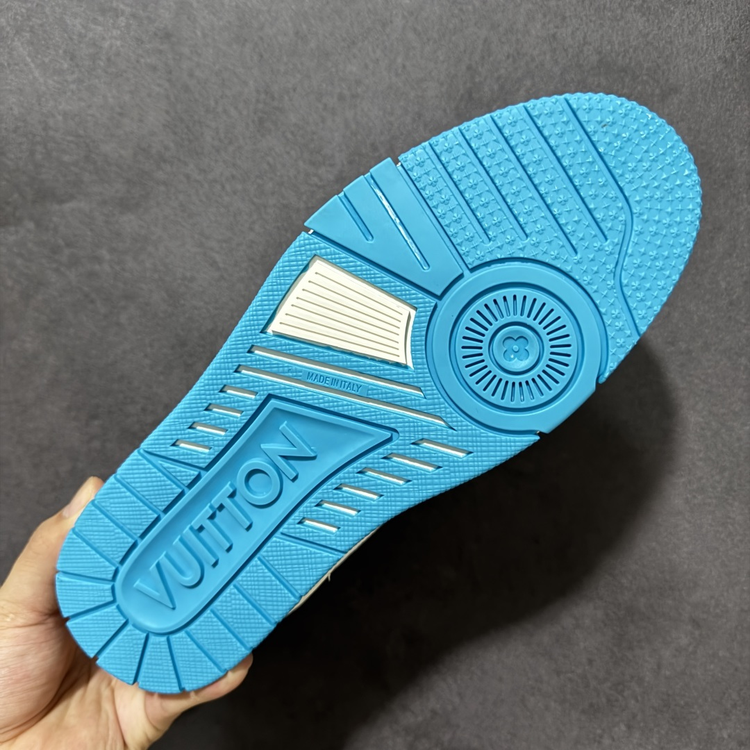 图片[9]-【公司级】Louis Vuitton Trainer Sneaker Low 路易威登 休闲运动文化百搭板鞋 舒适防滑底和百搭性霸屏整个时尚娱乐圈 细节调整完美主义 鞋面采用柔软皮革鞋面 独家开模大底 侧边采用3D打印标志性Logo 尽显贵族时尚气息 配带正品全套包装 尺码：35-47-选品中心